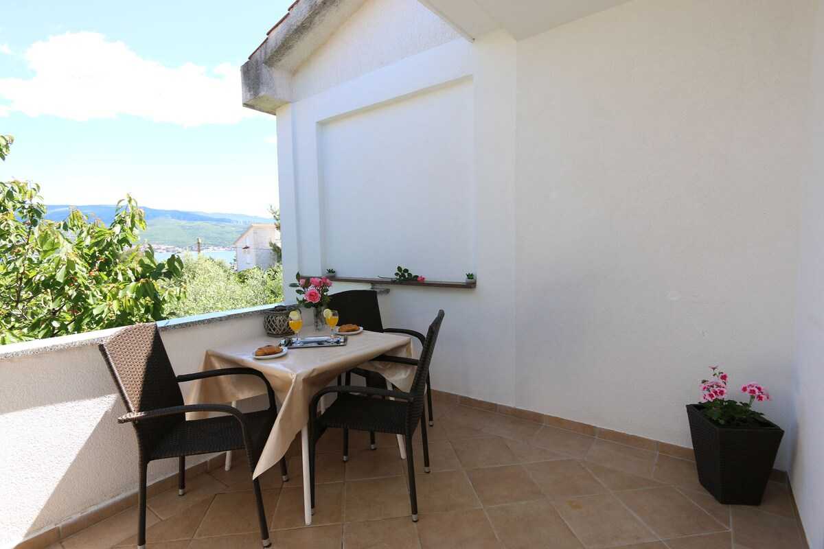 Apartment Brusic Ana (60246-A2)