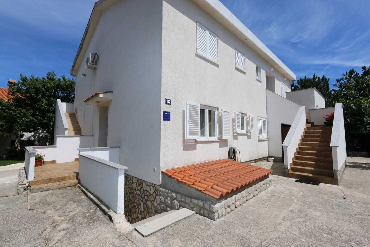 Apartment Brusic Ana (60246-A2)