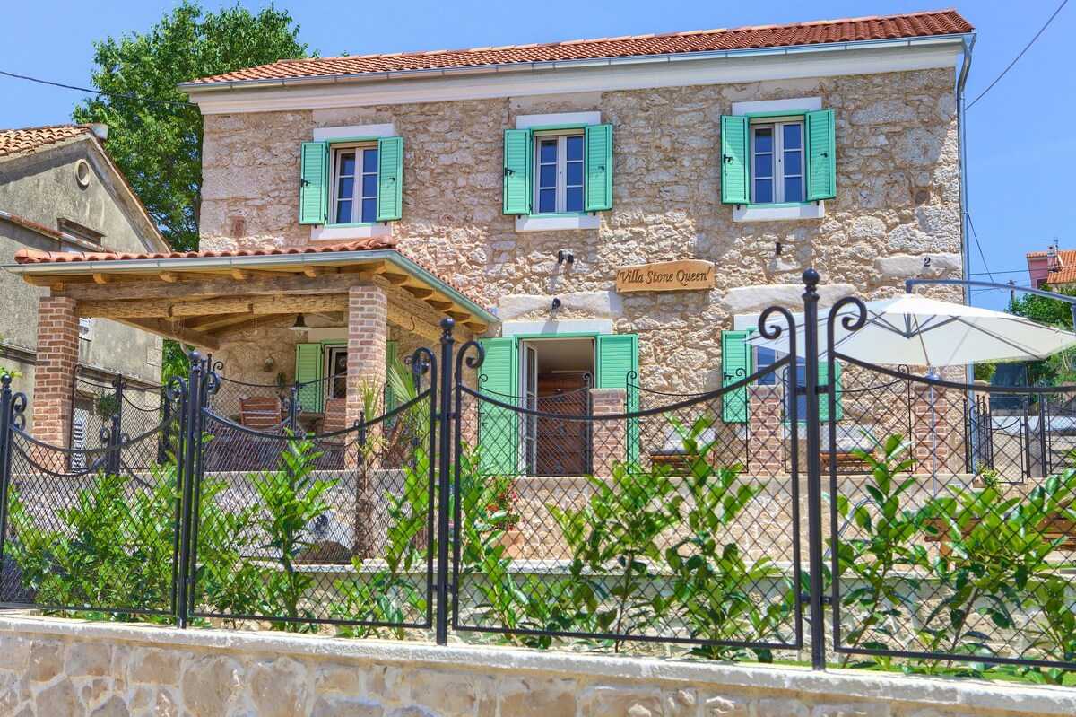 68396-K1 · House - Stone Queen - ( 68396-K1 )