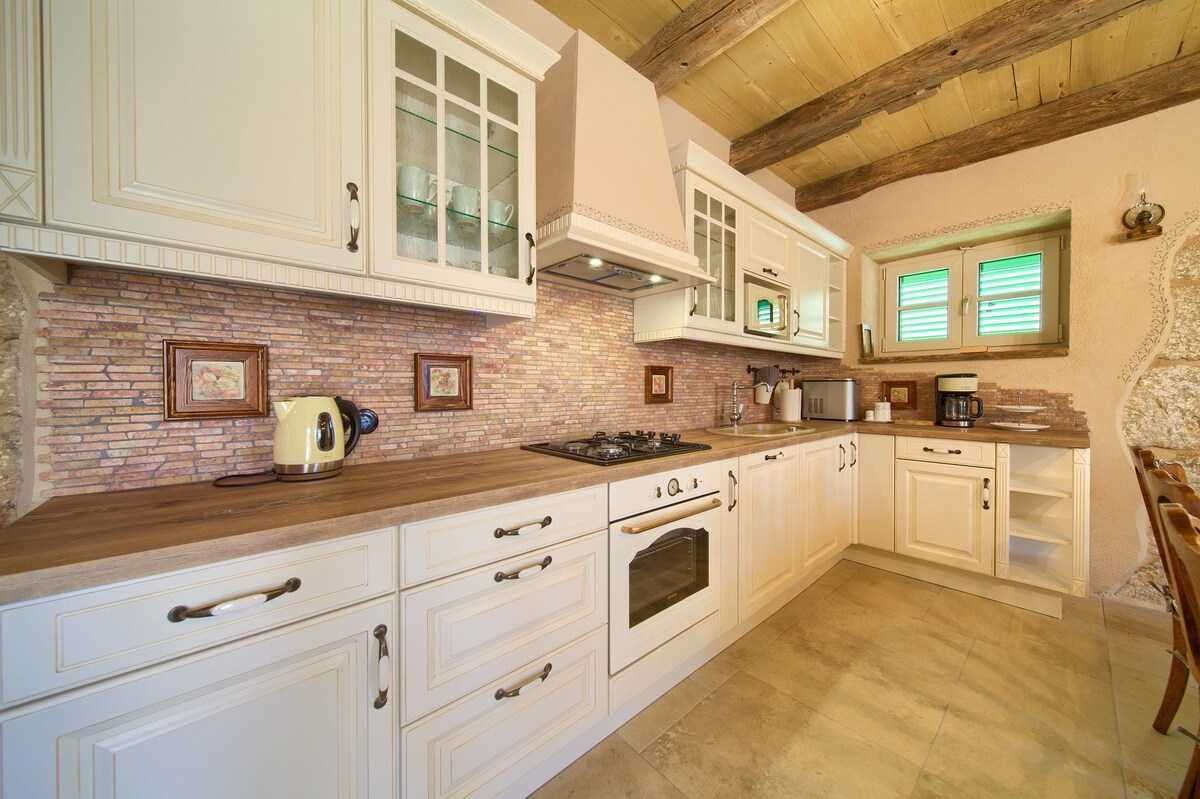 68396-K1 · House - Stone Queen - ( 68396-K1 )