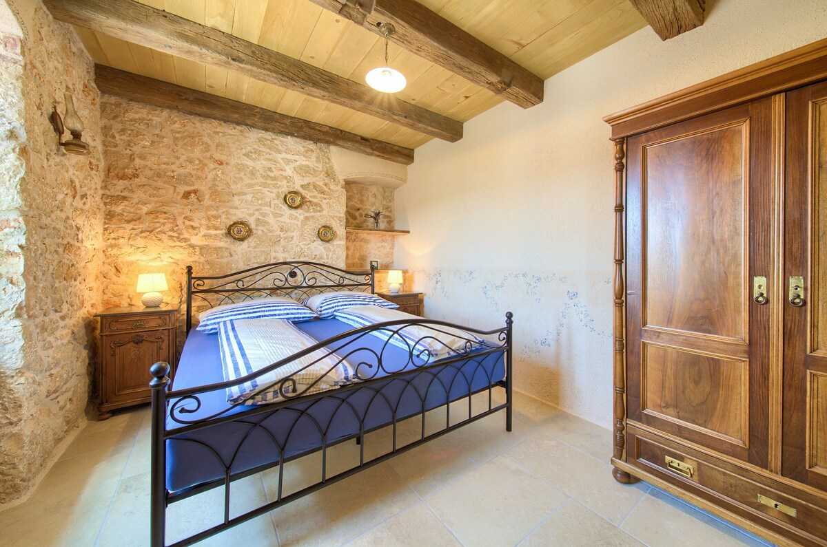 68396-K1 · House - Stone Queen - ( 68396-K1 )