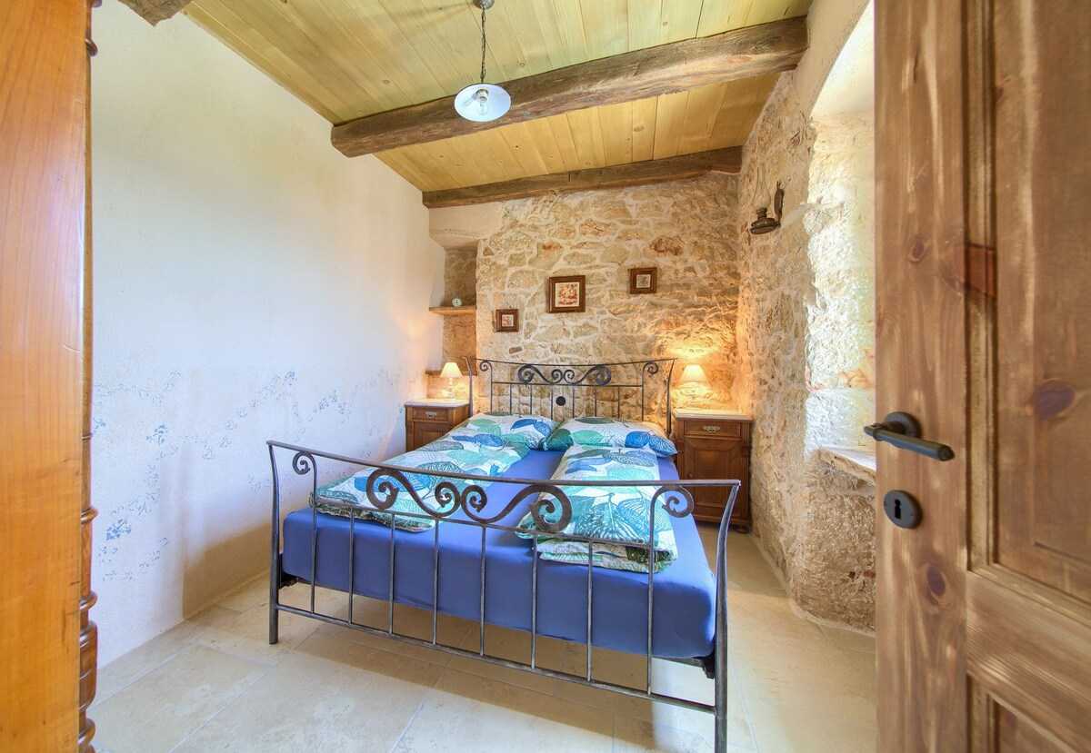 68396-K1 · House - Stone Queen - ( 68396-K1 )
