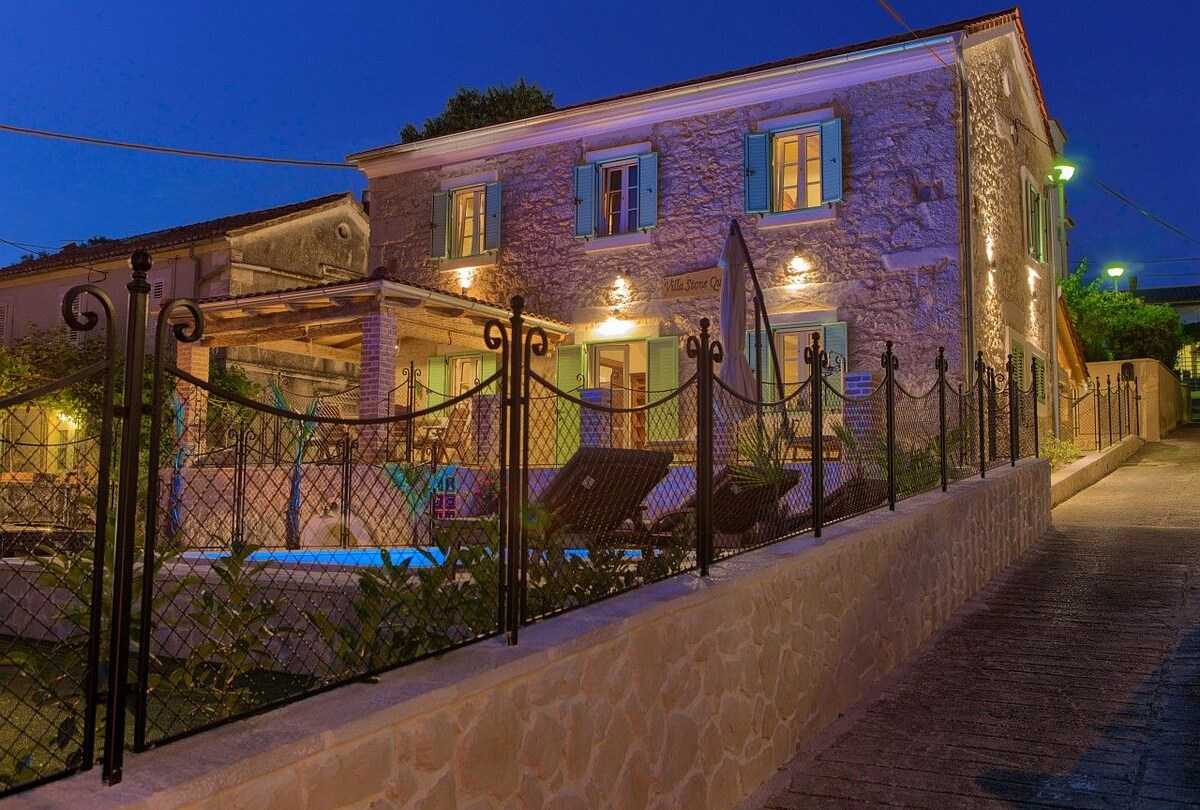 68396-K1 · House - Stone Queen - ( 68396-K1 )