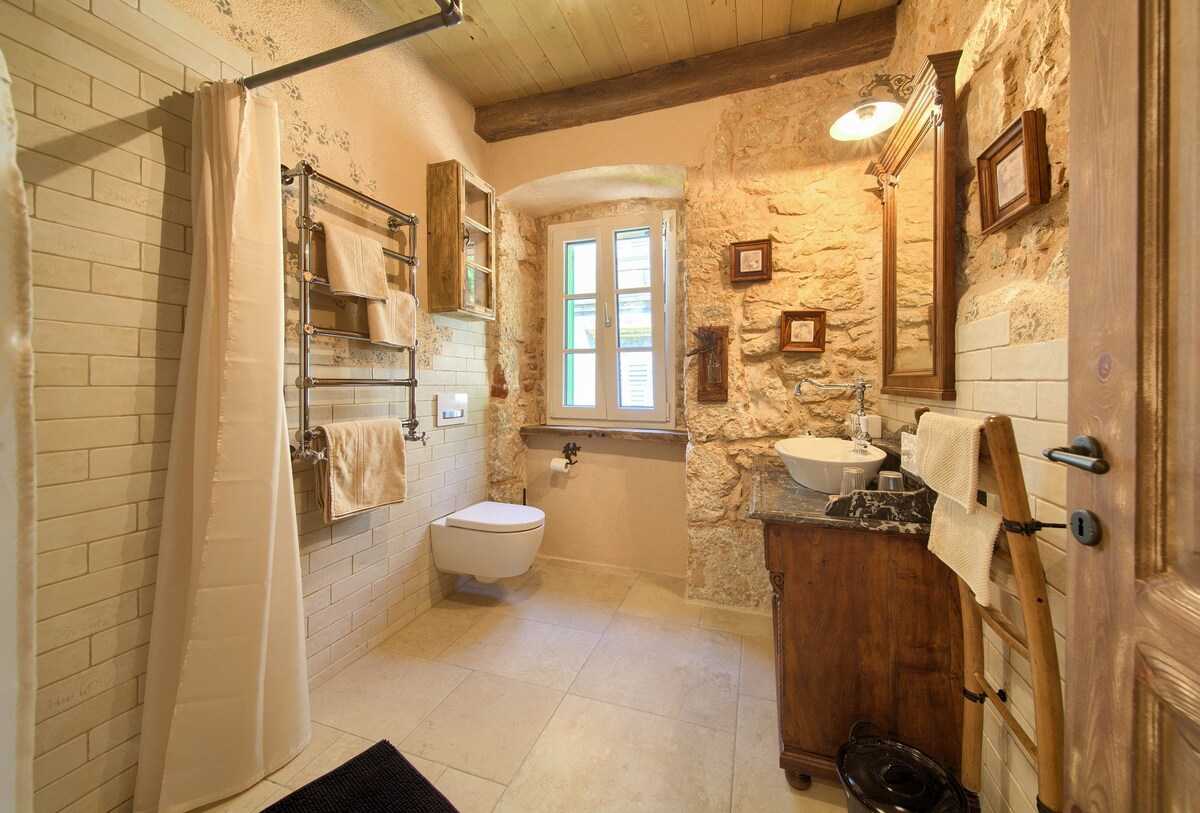 68396-K1 · House - Stone Queen - ( 68396-K1 )