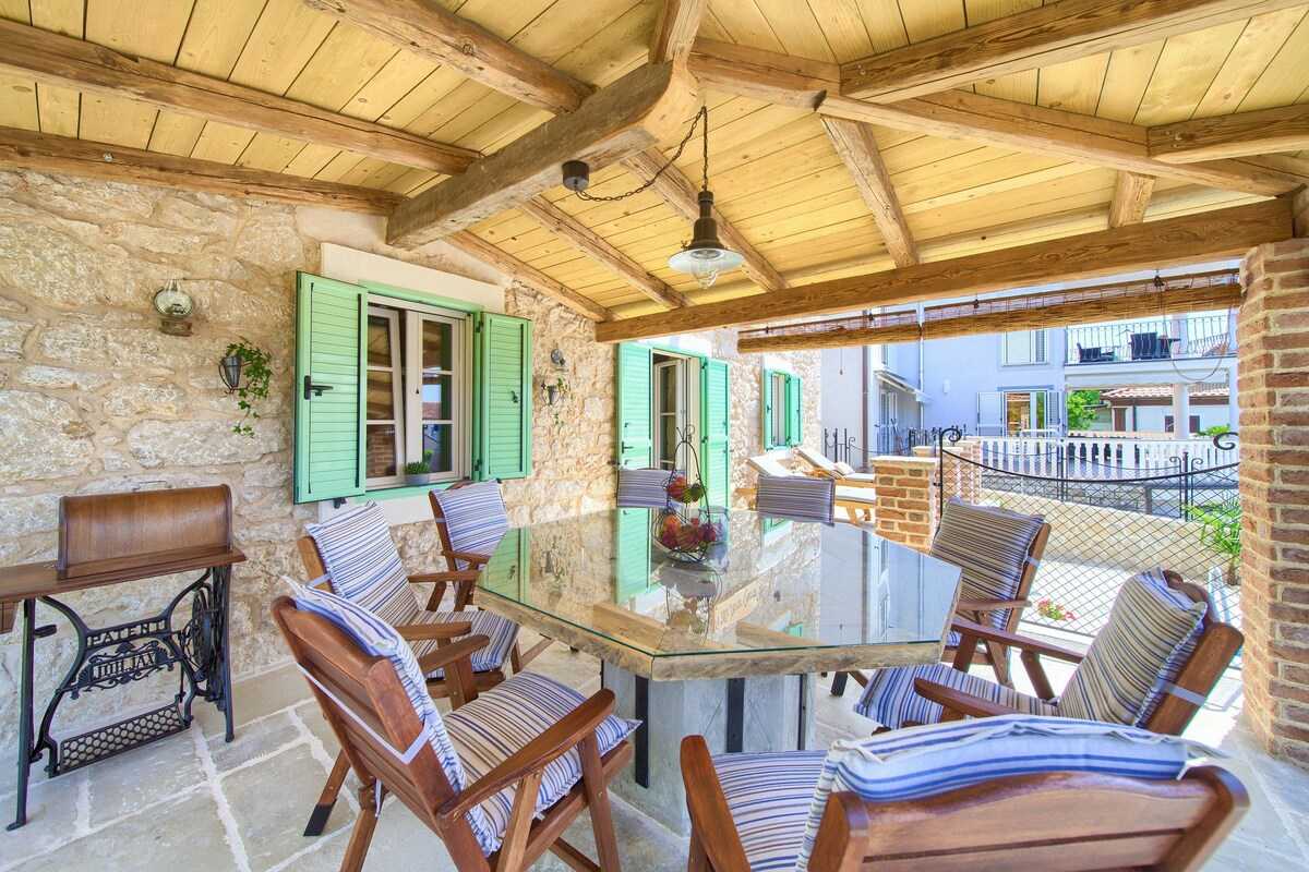 68396-K1 · House - Stone Queen - ( 68396-K1 )