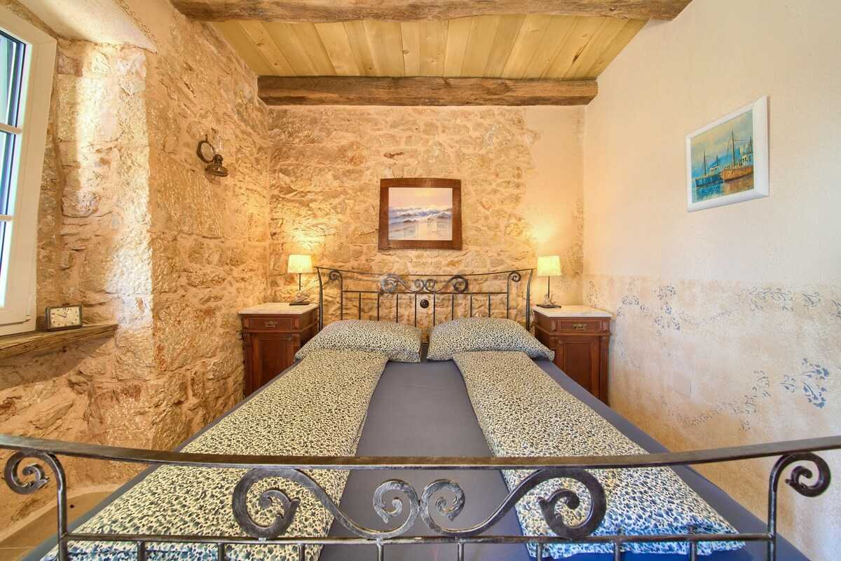 68396-K1 · House - Stone Queen - ( 68396-K1 )