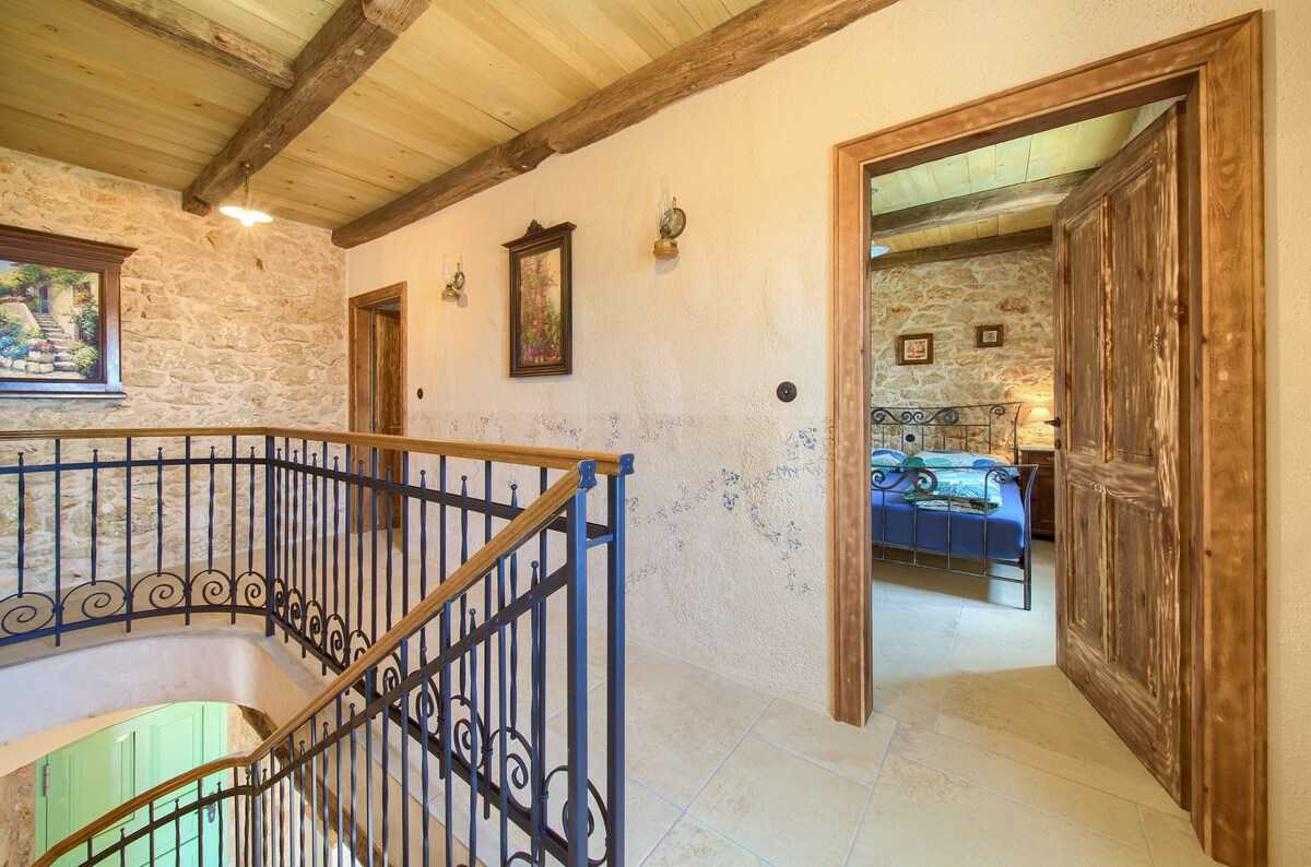 68396-K1 · House - Stone Queen - ( 68396-K1 )