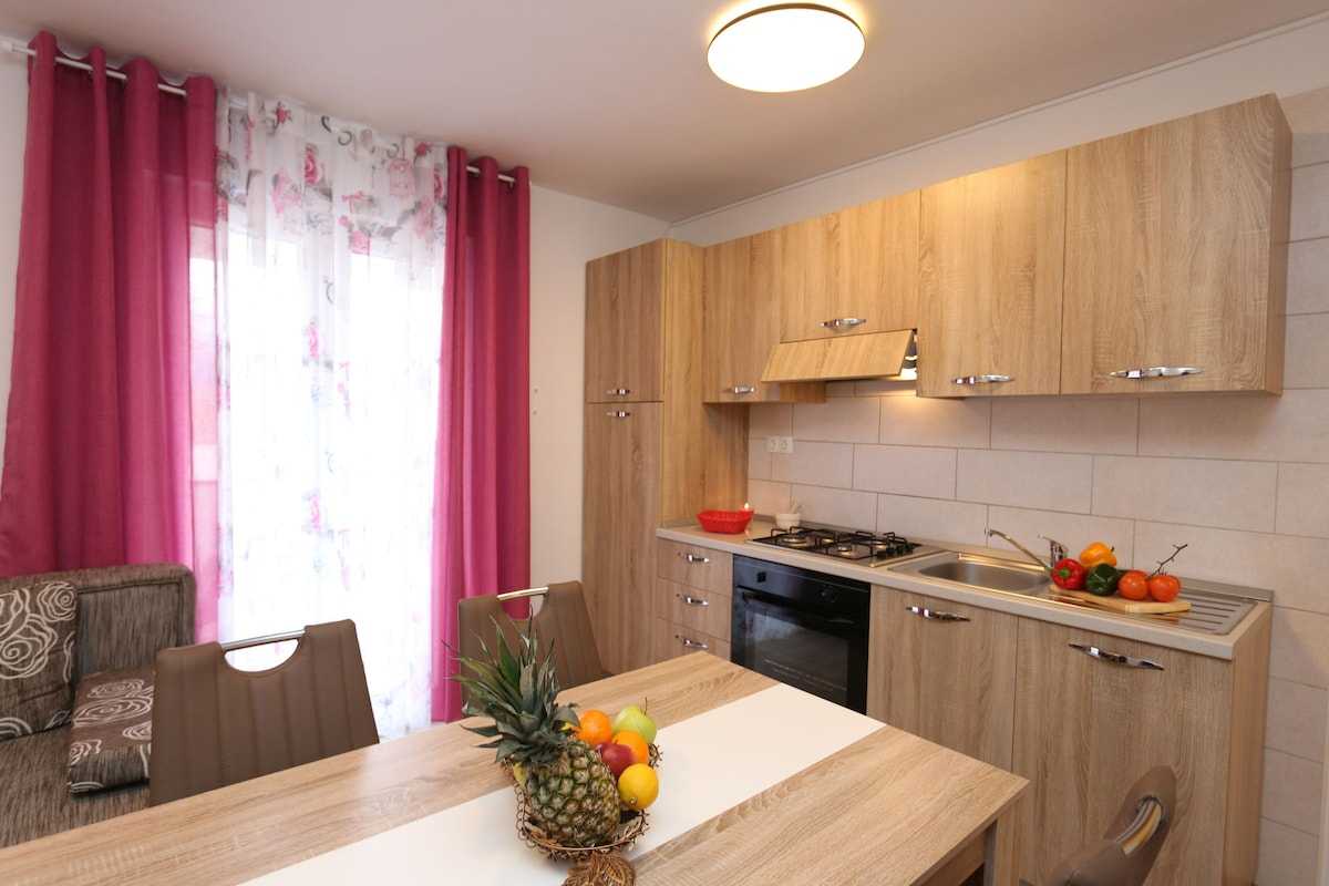 TOUR - Apartment Mrakovcic Mirjana A4 -Day Tour Rent-a-boat