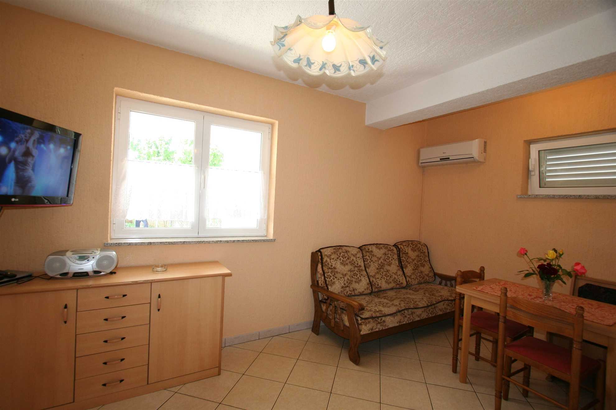 Apartments Pađen Milan 60249-A1