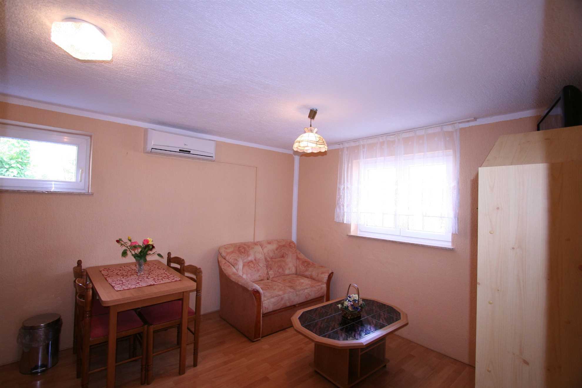 Apartments Pađen Milan 60249-A2