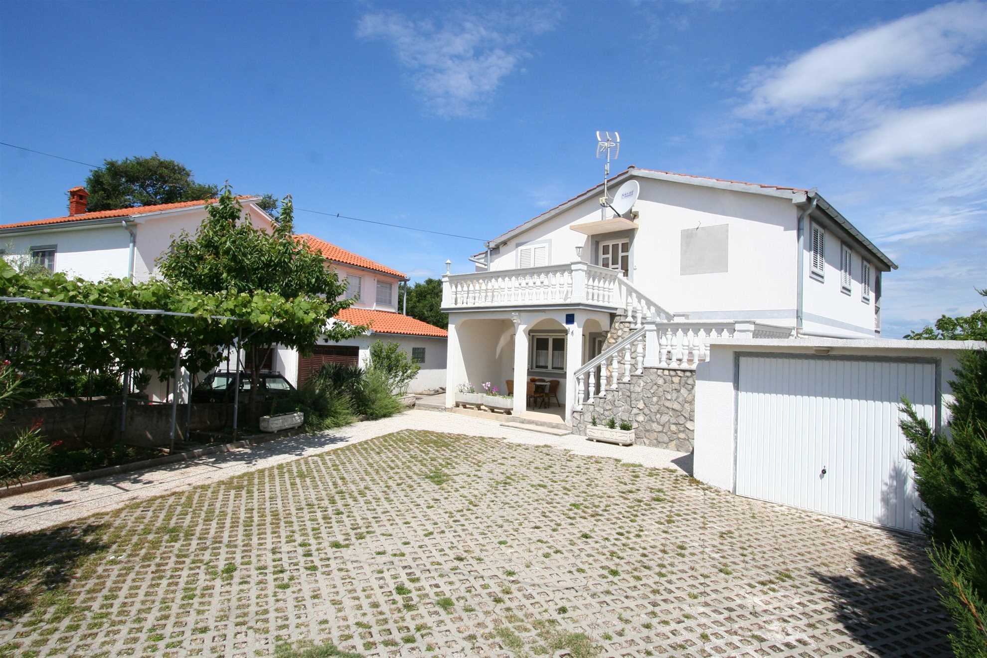 Apartments Pađen Milan 60249-A2