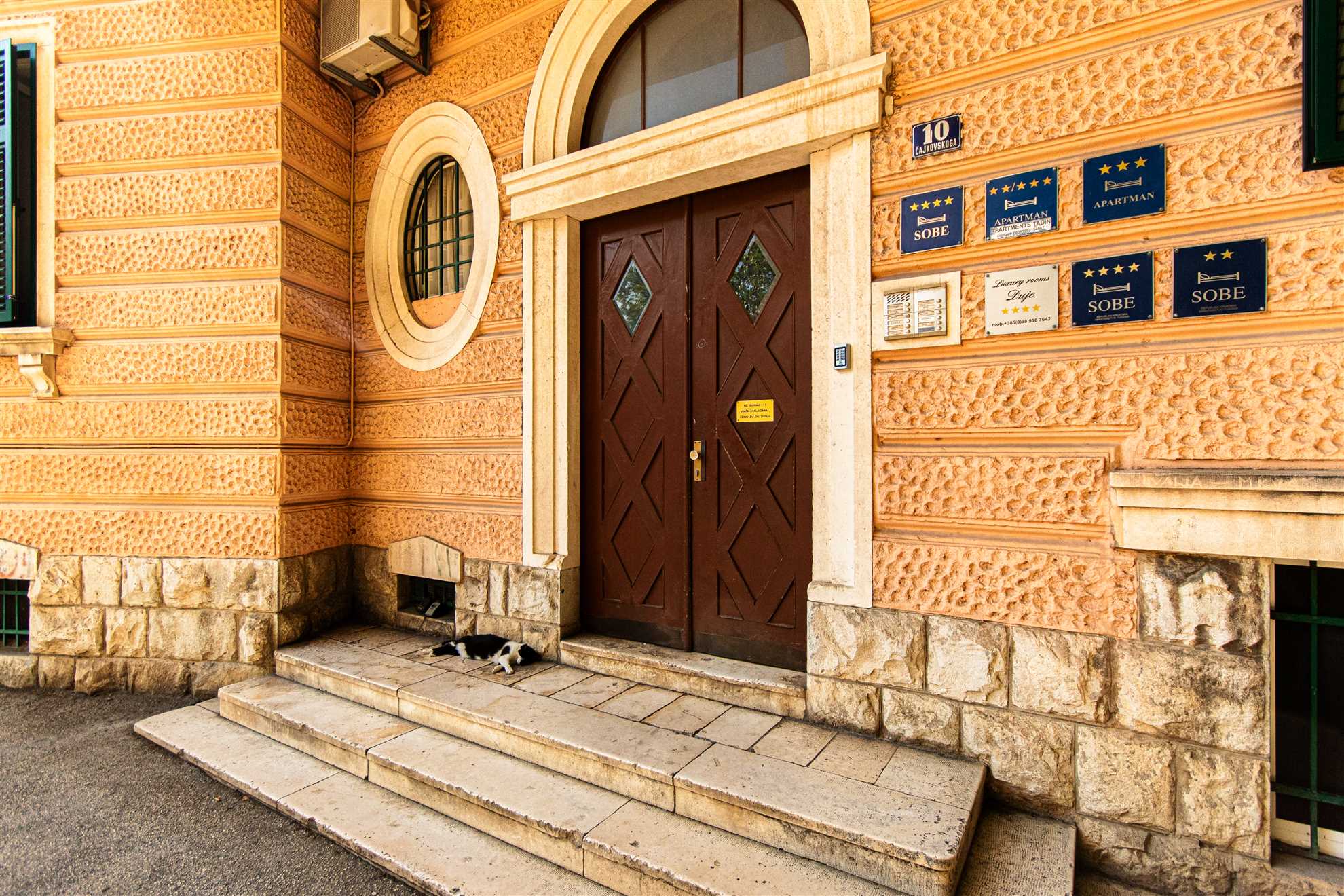 Le Petit, central apartment near Theatre & Beach