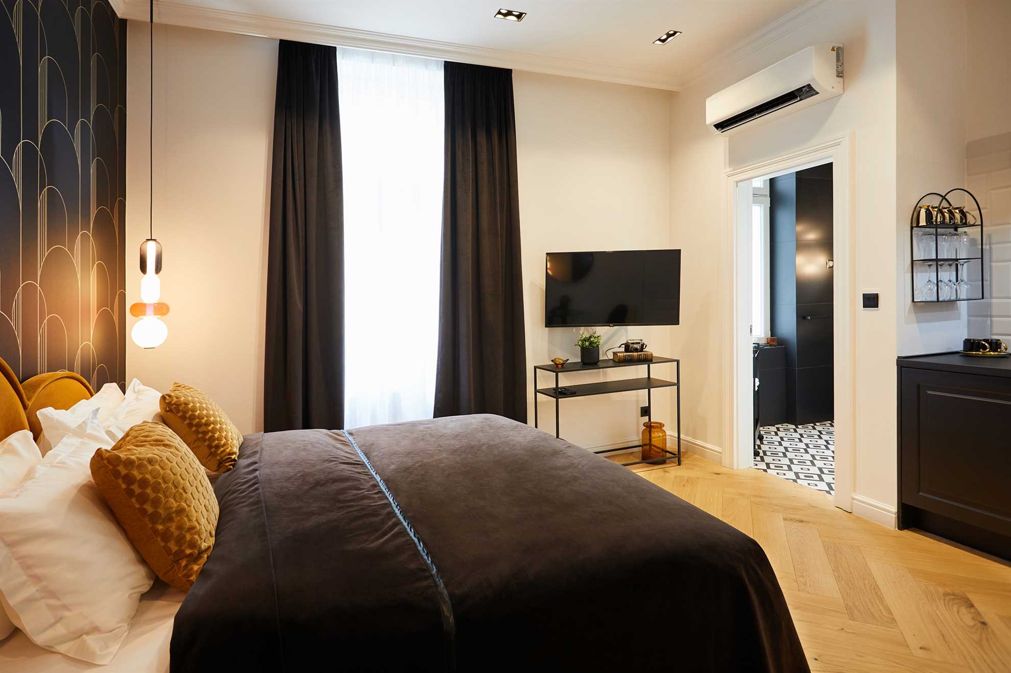 Apartment 5
