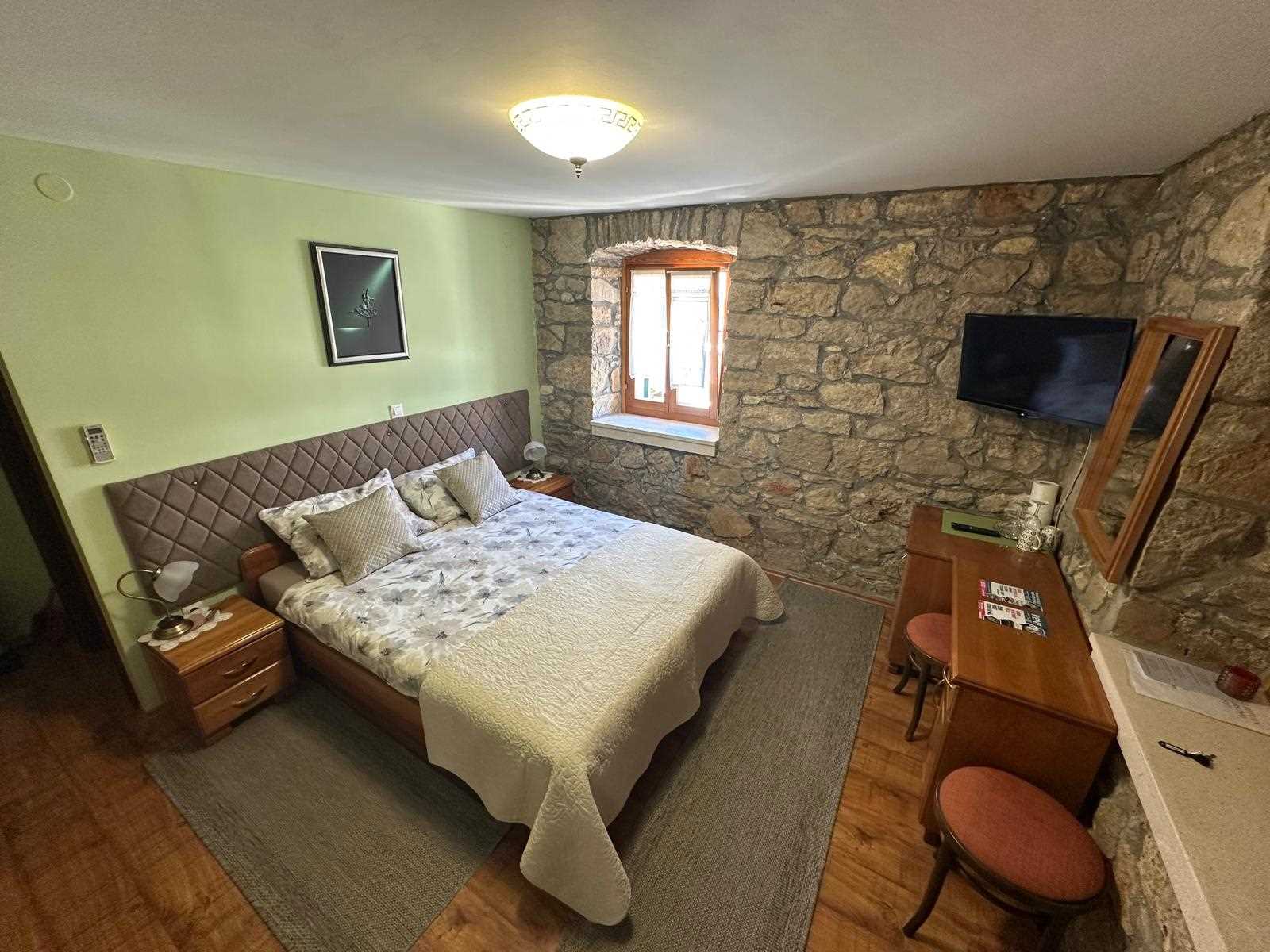 Paola Room no.2