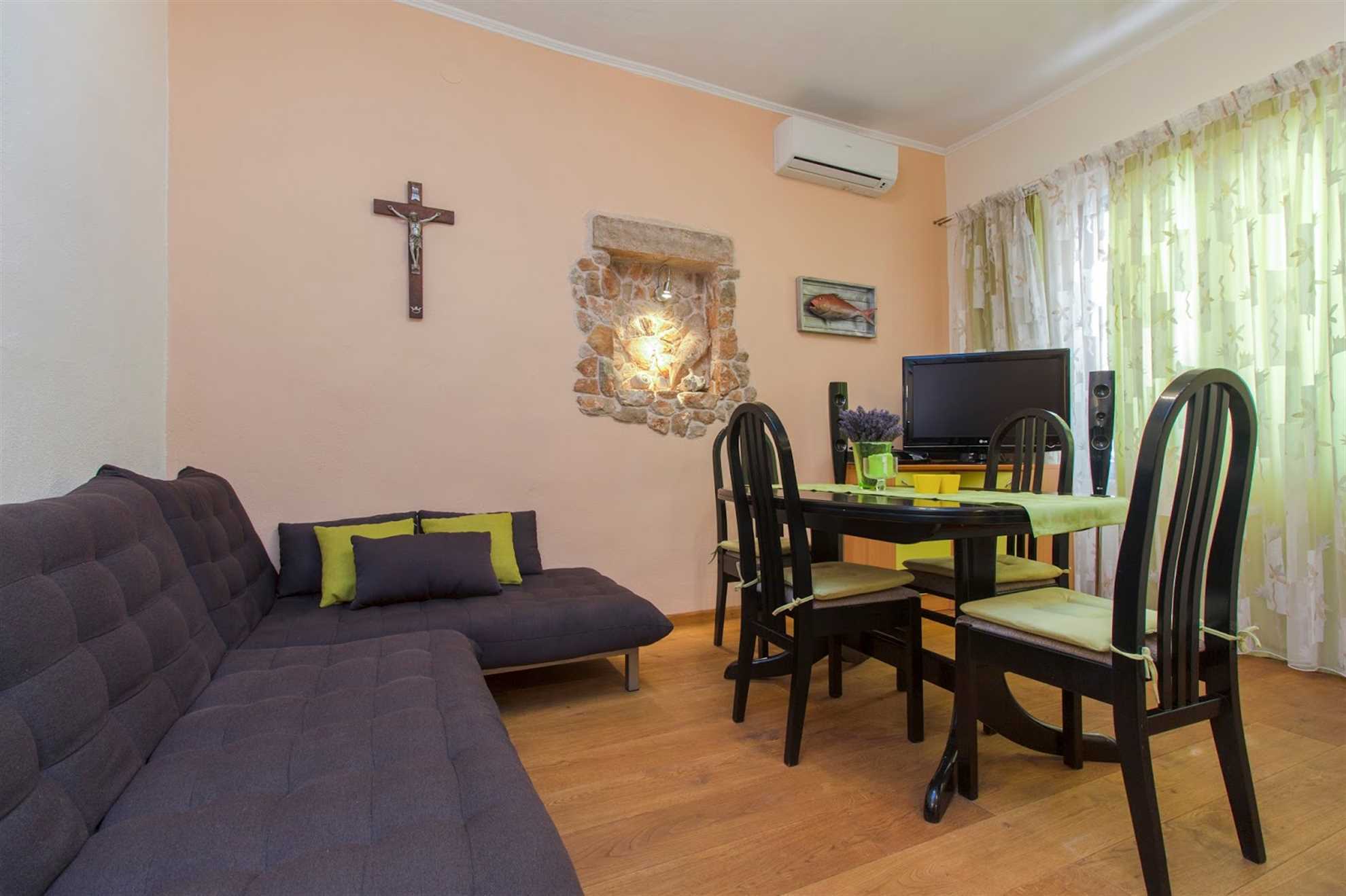 Ugodan apartman s balkonom, blizu plaže!
