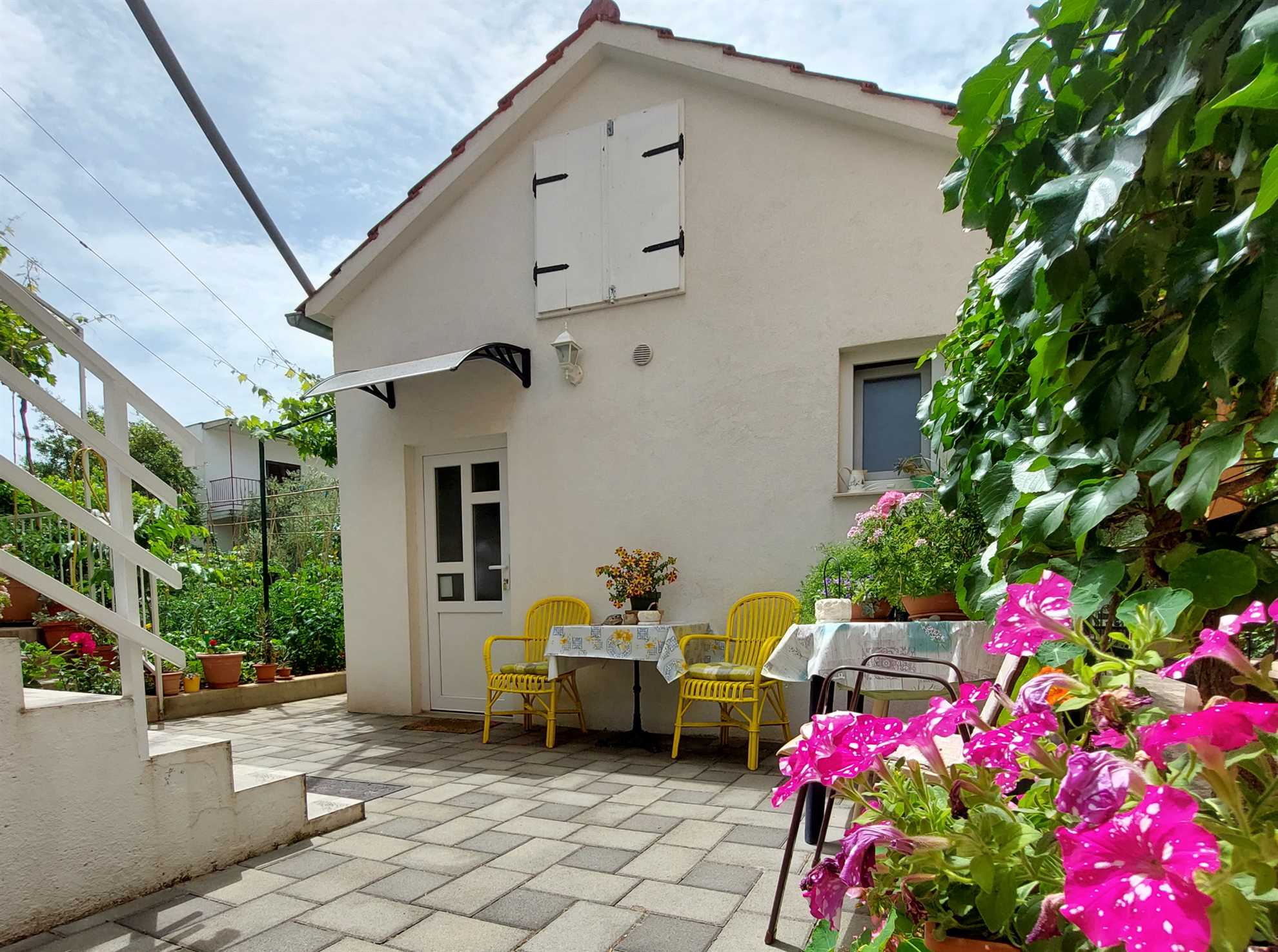 Apartment Garden house studio