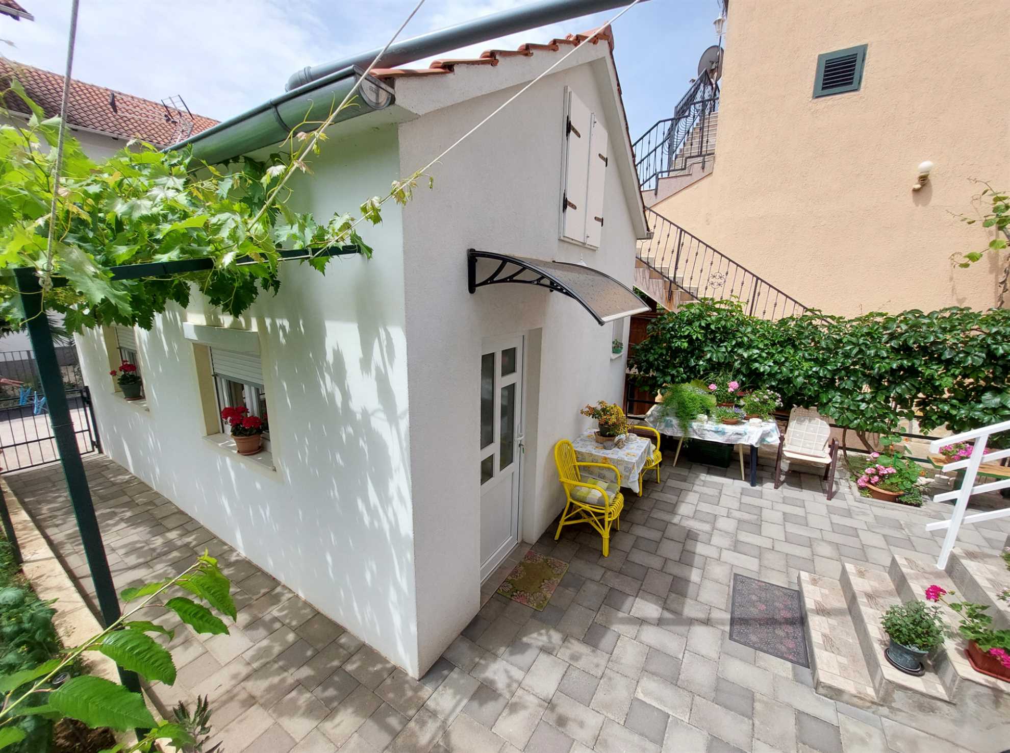 Apartment Garden house studio