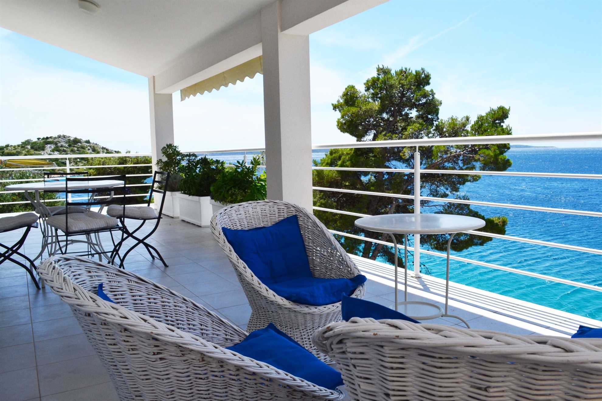 Beautiful  apartment in Tribunj 5m from the beach