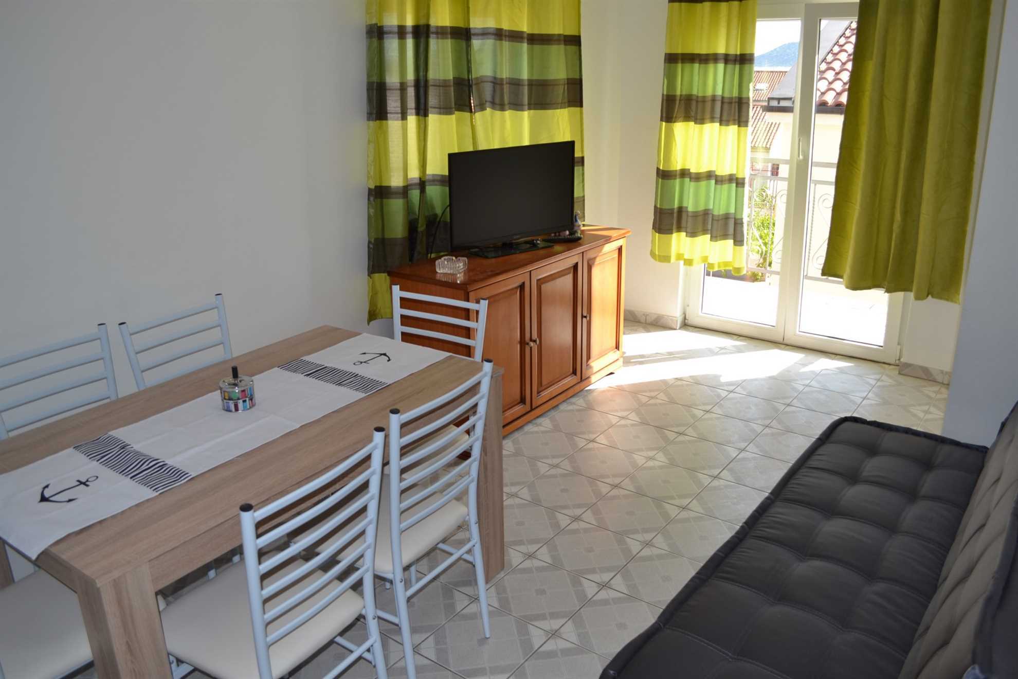 Apartmetns Mandica with balcony in Vodice