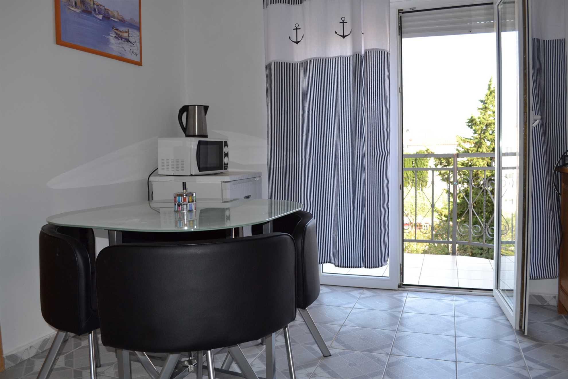 Apartmetns Mandica with balcony in Vodice