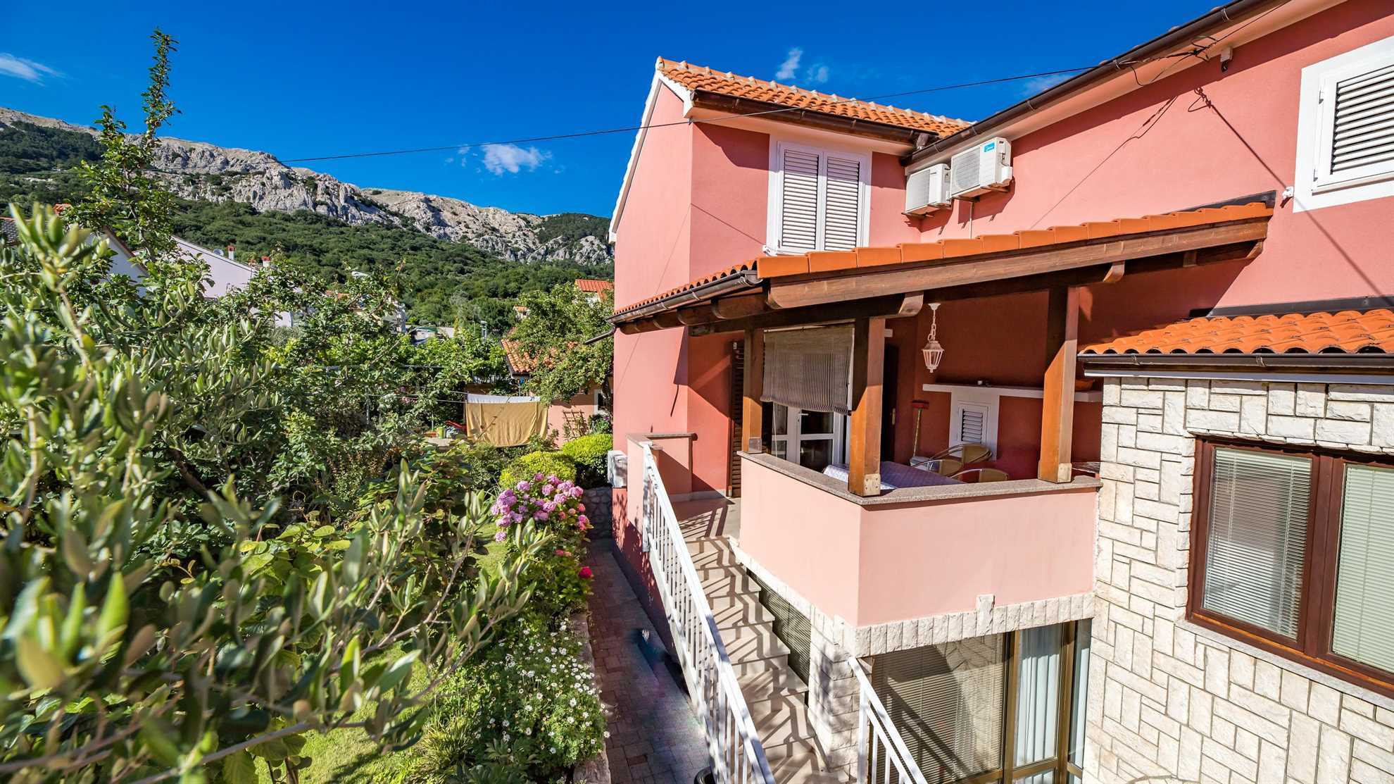 Apartment Nadica with terrace, wifi and air conditon