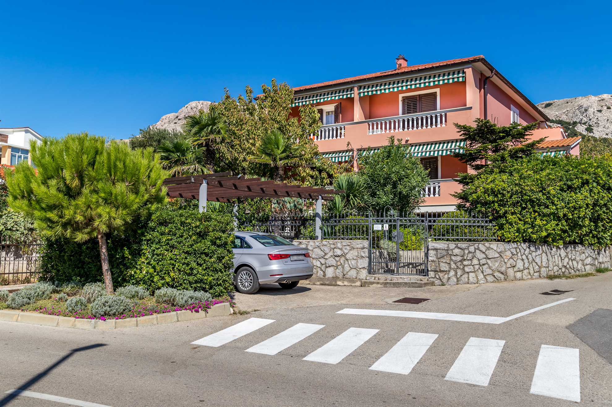 Apartment Nadica with terrace, wifi and air conditon