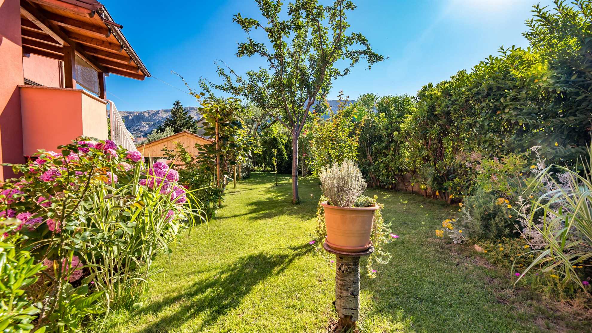 Apartment Nadica with terrace, wifi and air conditon