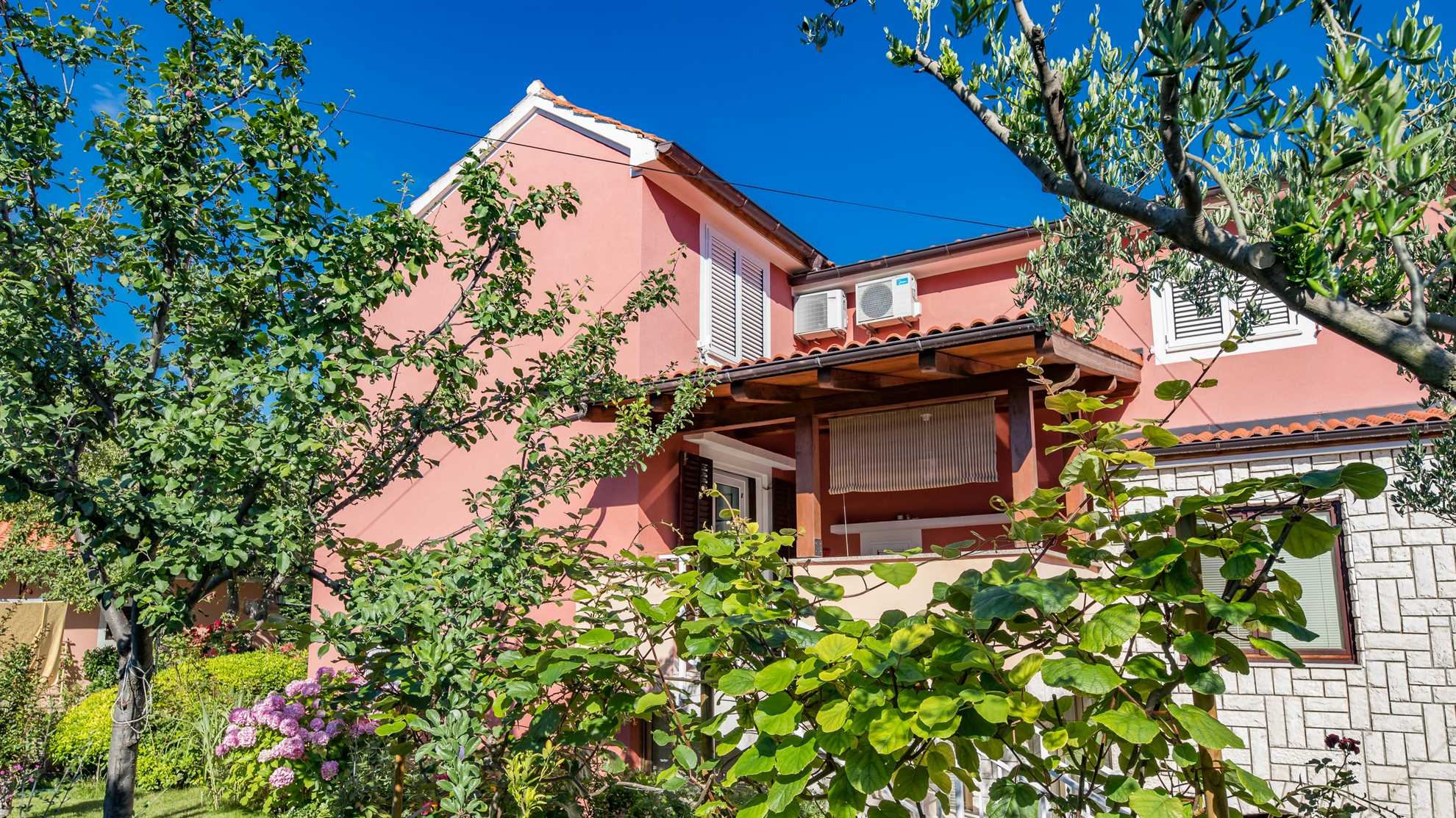 Apartment Nadica with terrace, wifi and air conditon