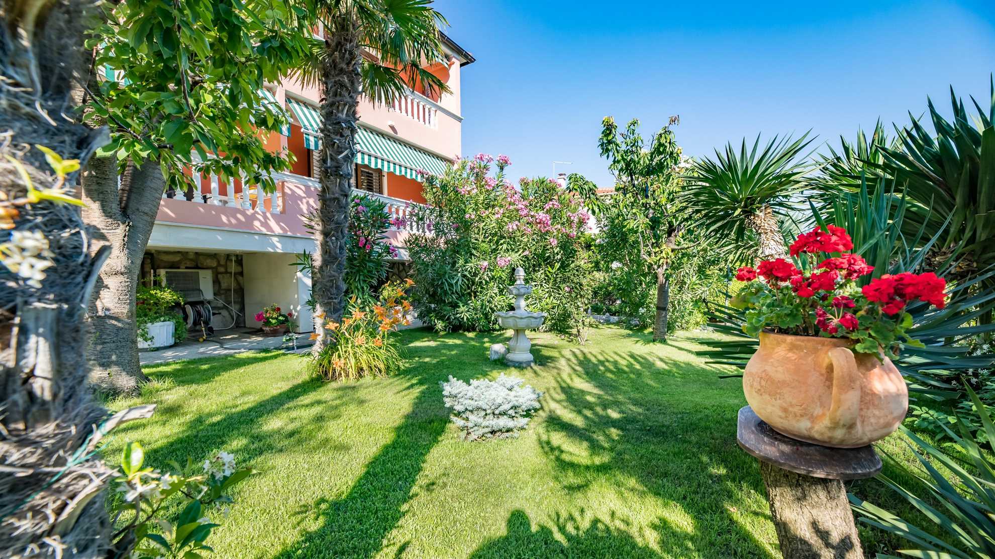 Apartment Nadica with terrace, wifi and air conditon