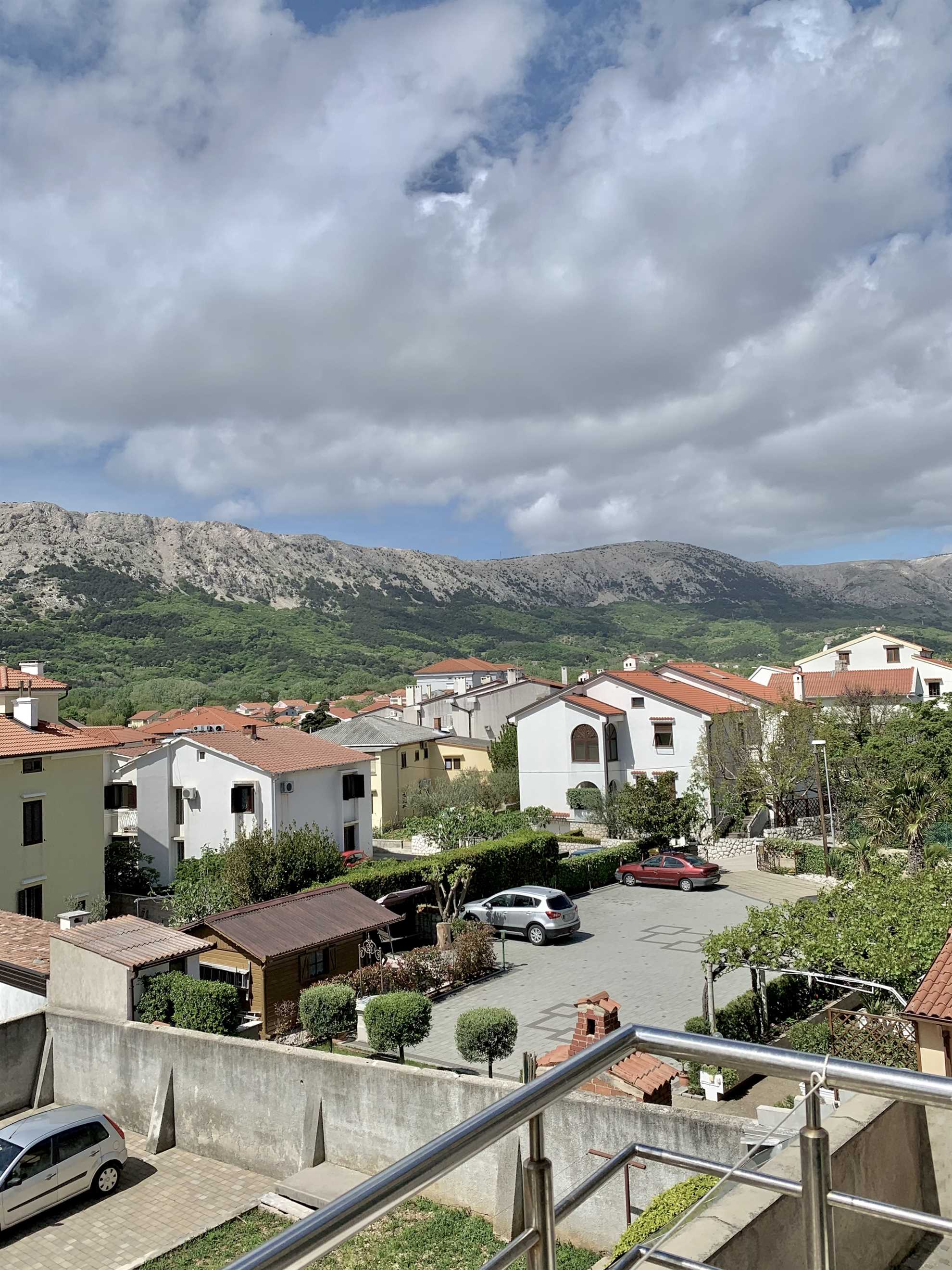 Apartment in center with sea view B1