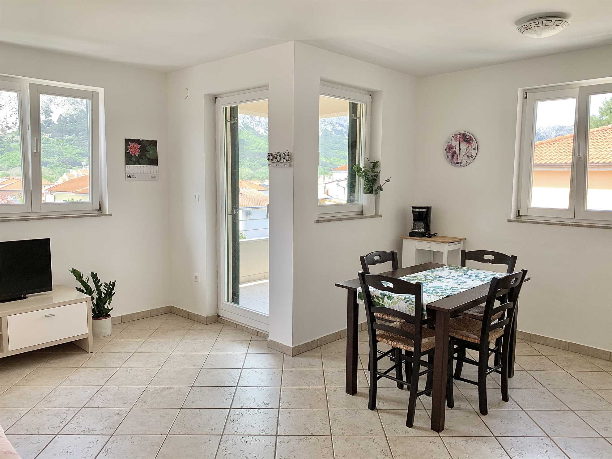 Apartment in center with sea view B1