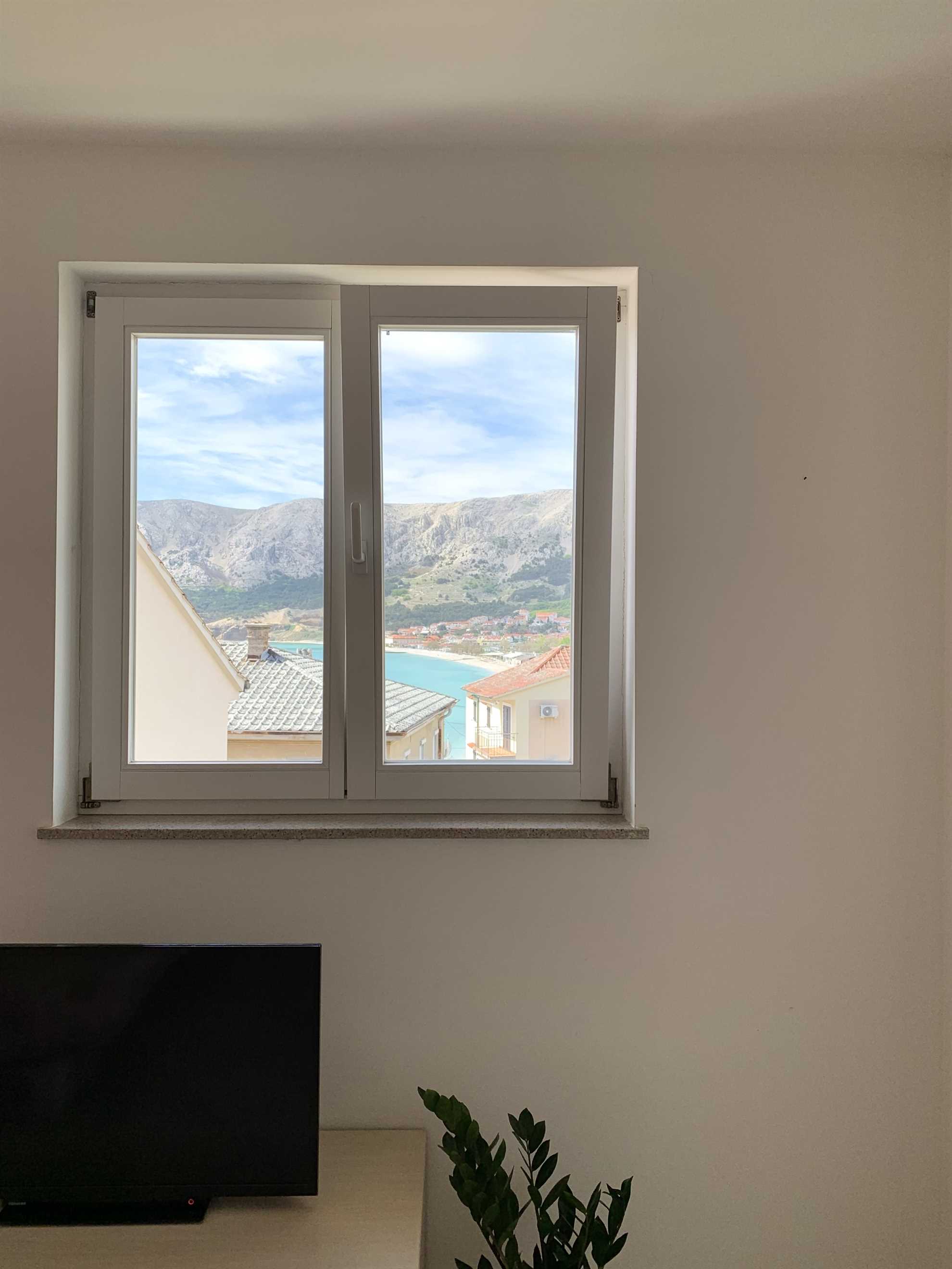 Apartment in center with sea view B1