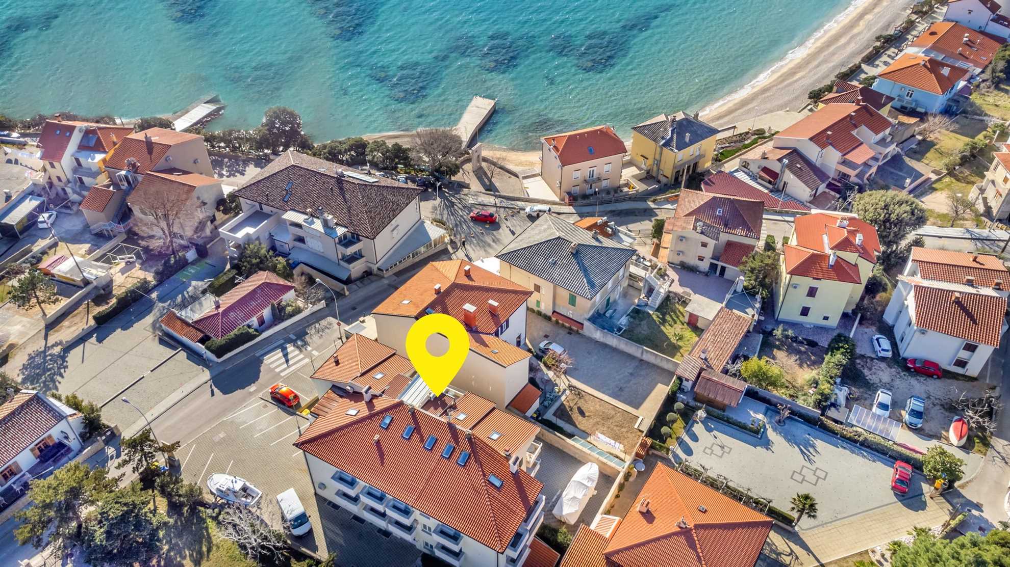 Apartment in center with sea view B1