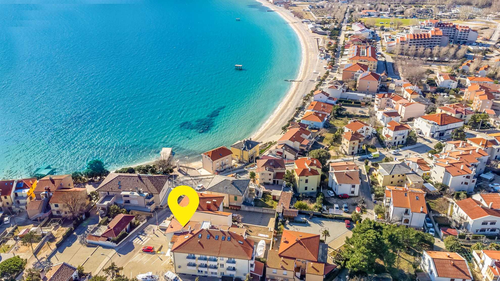 Apartment in center with sea view B1