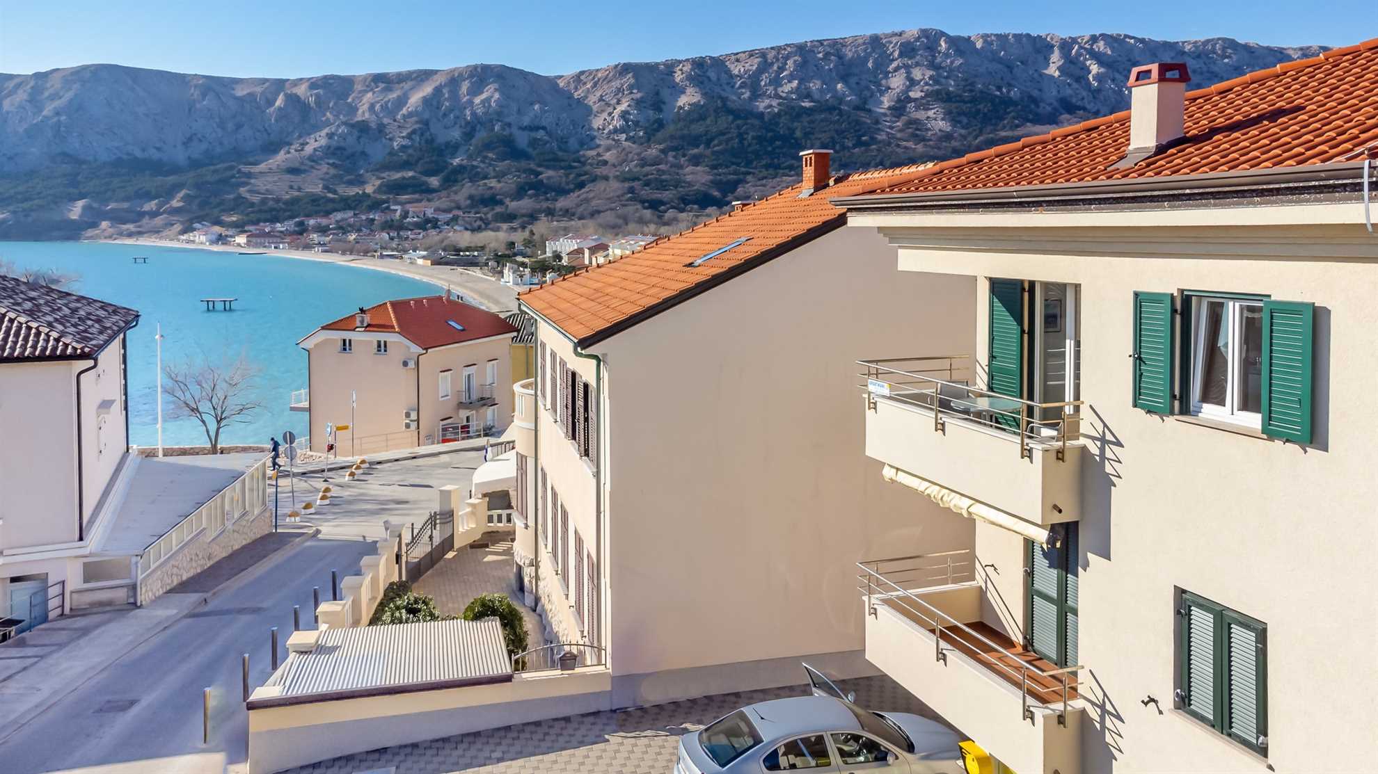 Apartment in center with sea view B1