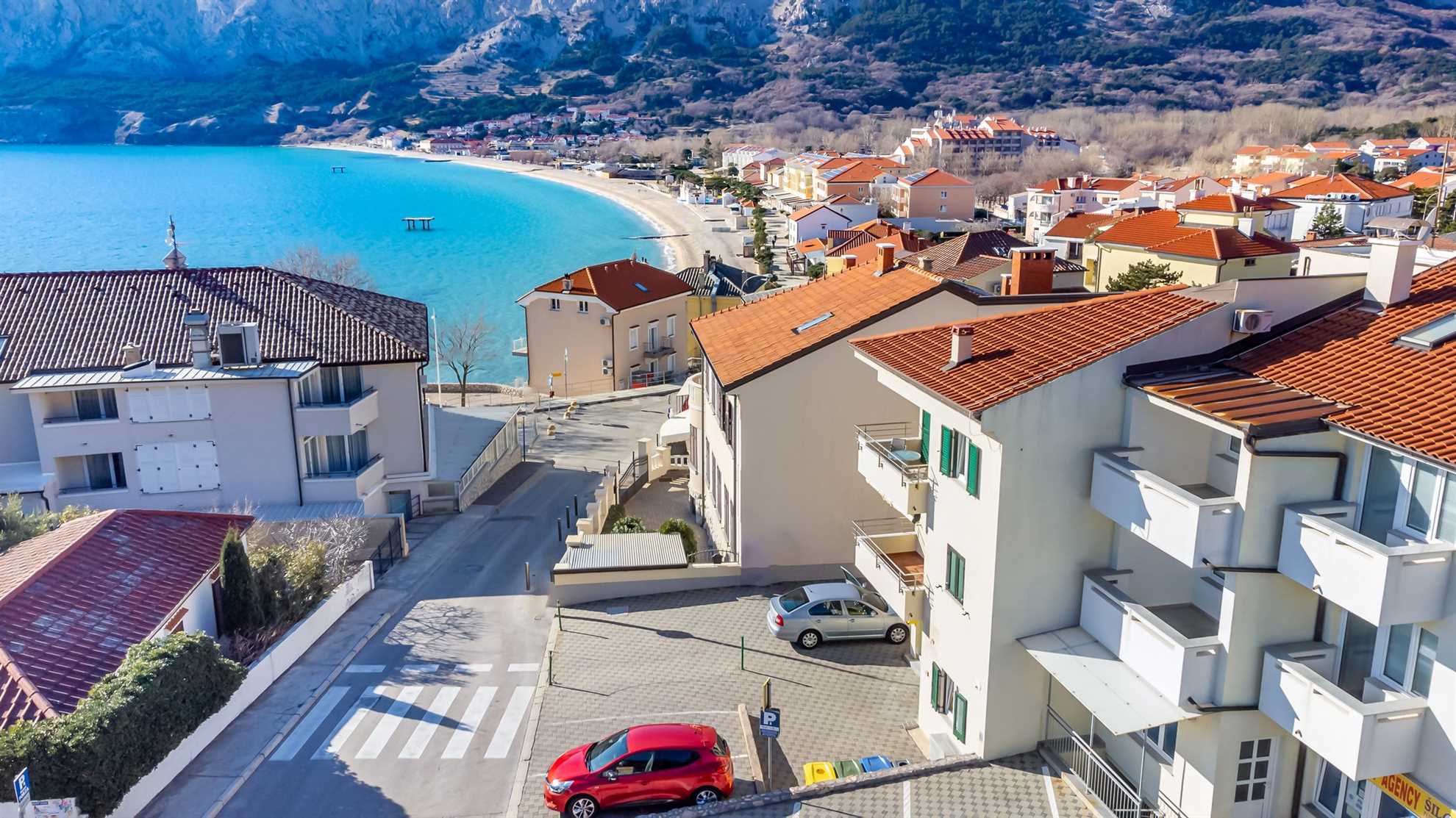 Apartment in center with sea view B1