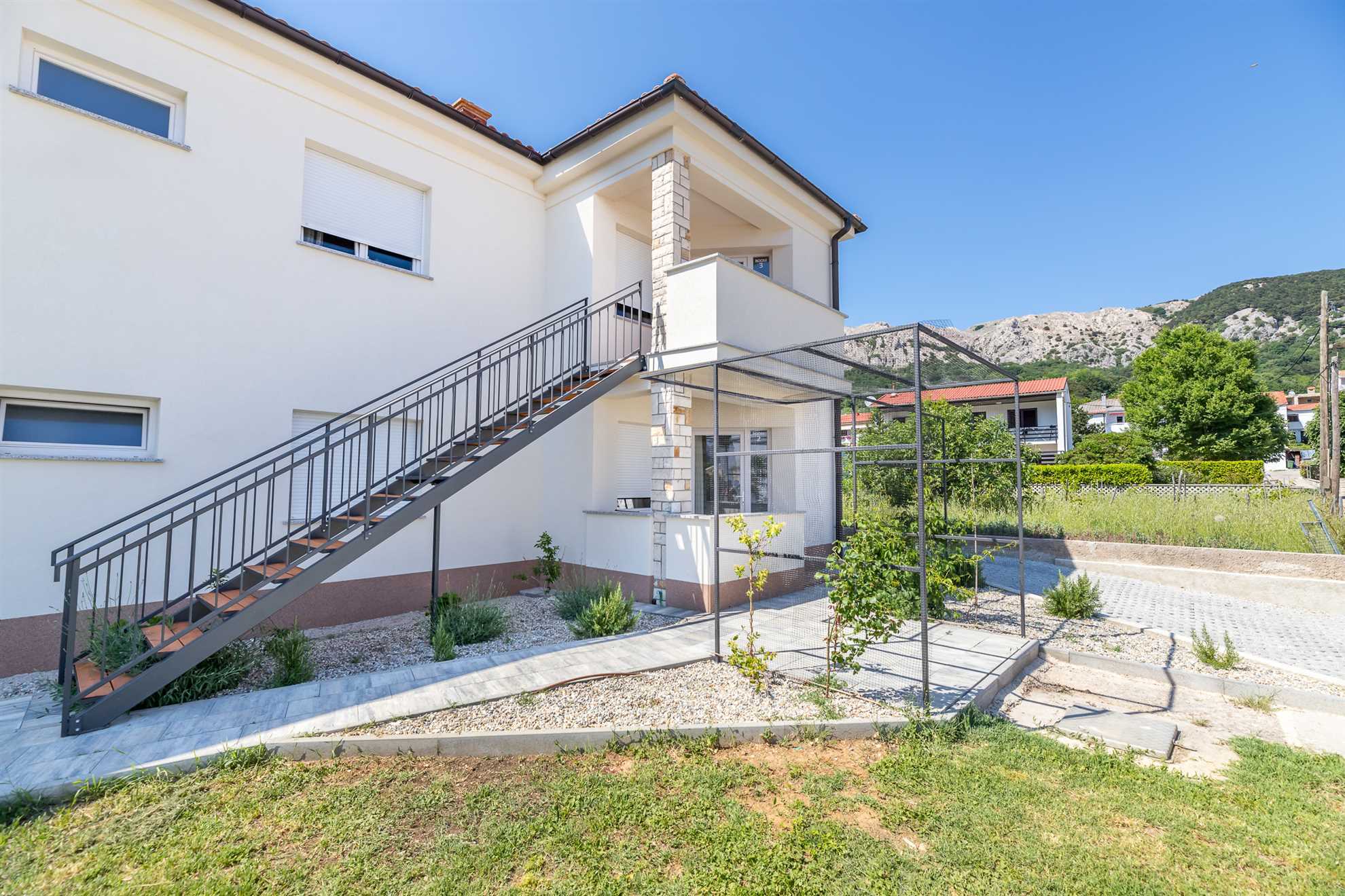 Cozy One-Bedroom Haven for Two – Parking Included, Baška, island Krk
