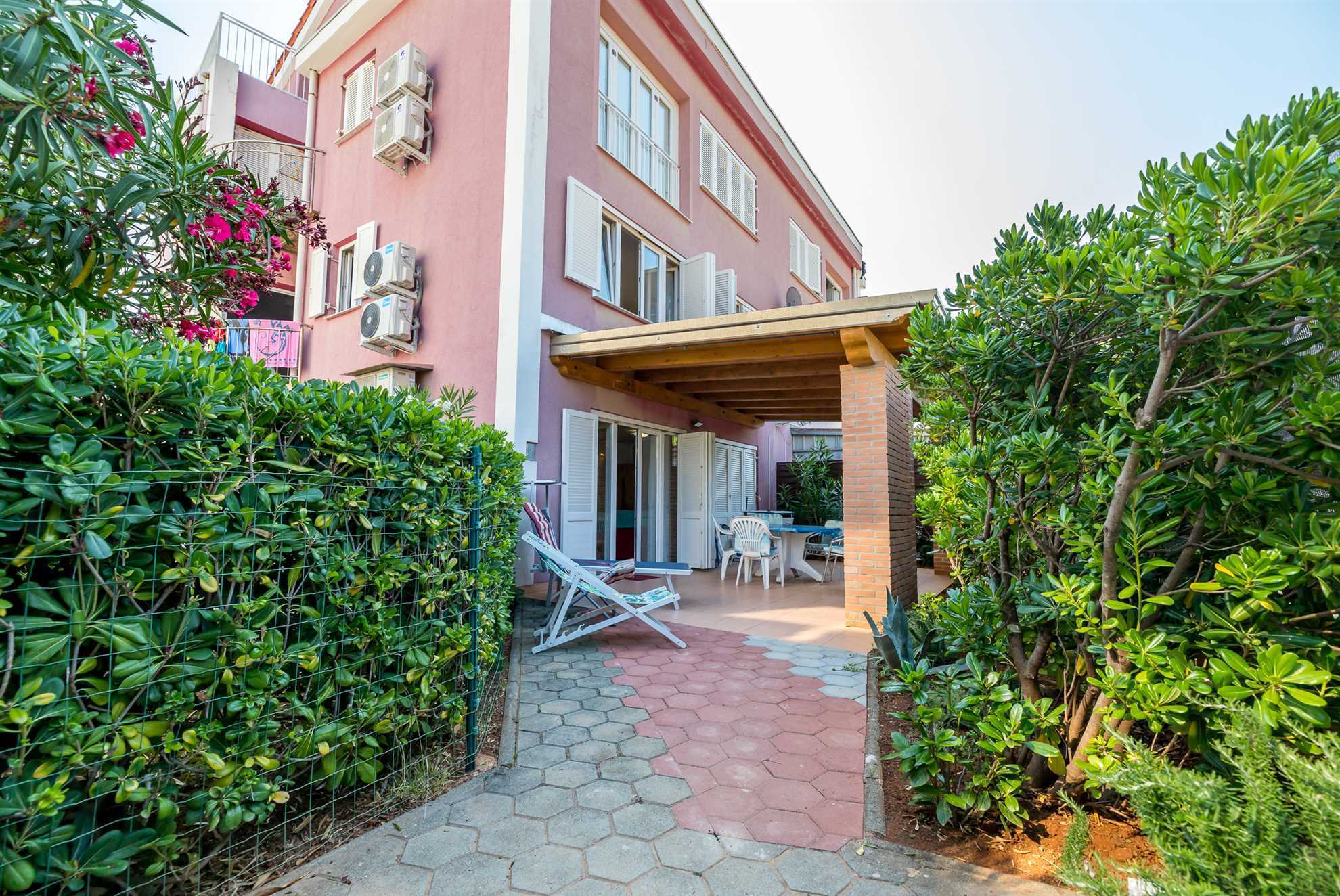 Adriana - Cozy 2-Bedroom Family Retreat with Parking, Terrace and BBQ