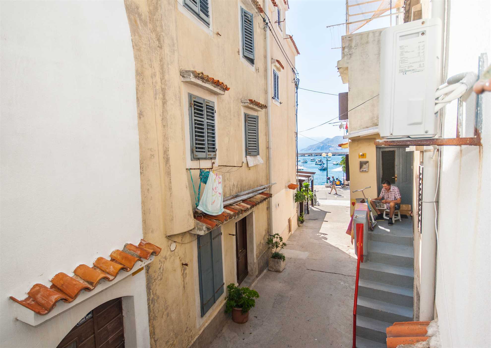 Marin Studio  - Baska Krk studio for 2 with kitchenette, AC & private bathroom near sea