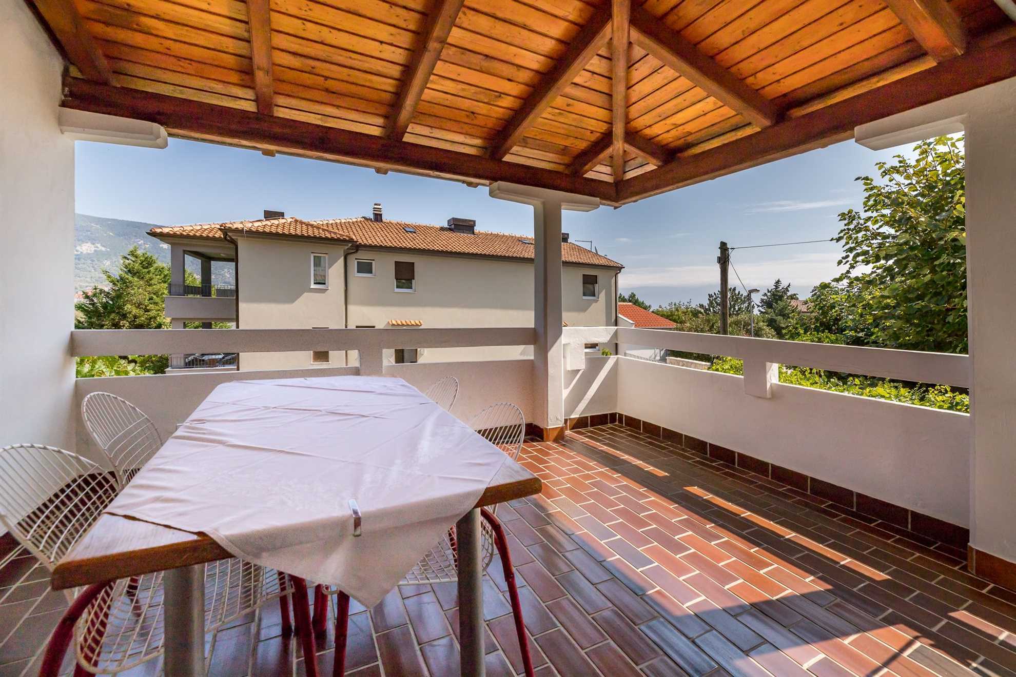 Janko 1 – Apartment with Large Terrace near the Beach – Baška, Island of Krk