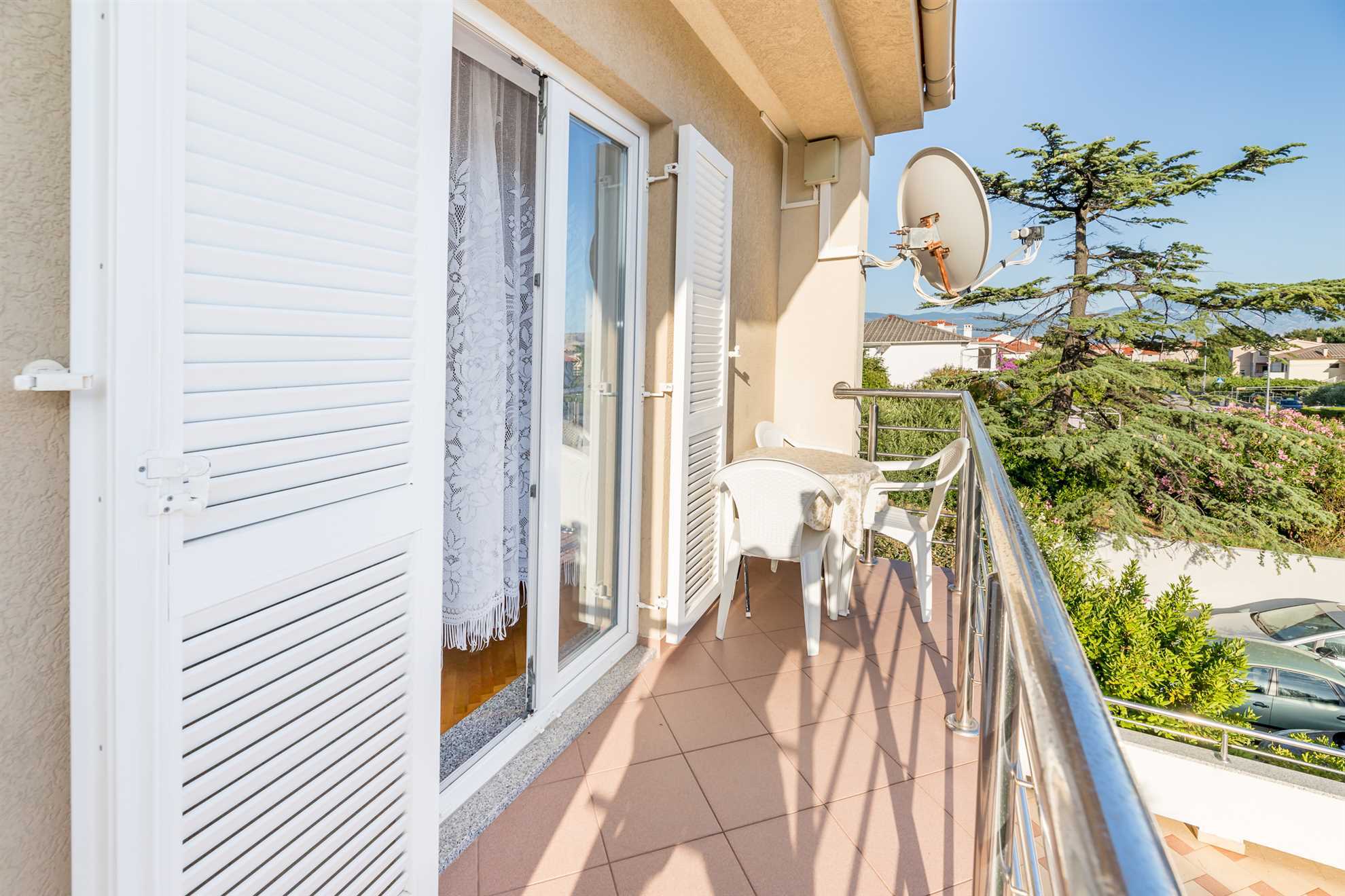 Libera A4 - Apartment Baska | Balcony, Parking & Central Stay