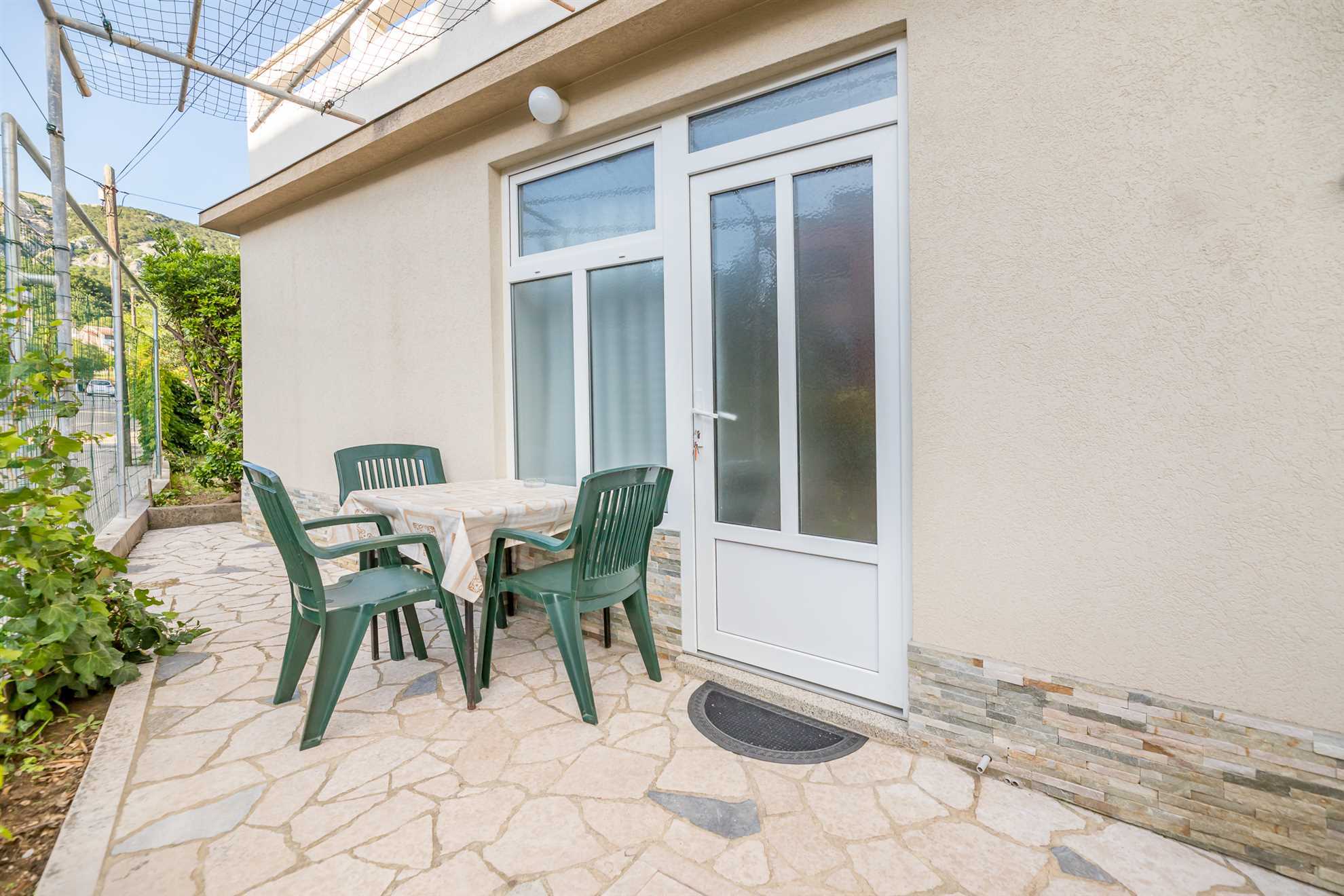 Libera A2 Groundfloor - Apartment Baska | Balcony, Parking & Wi-Fi