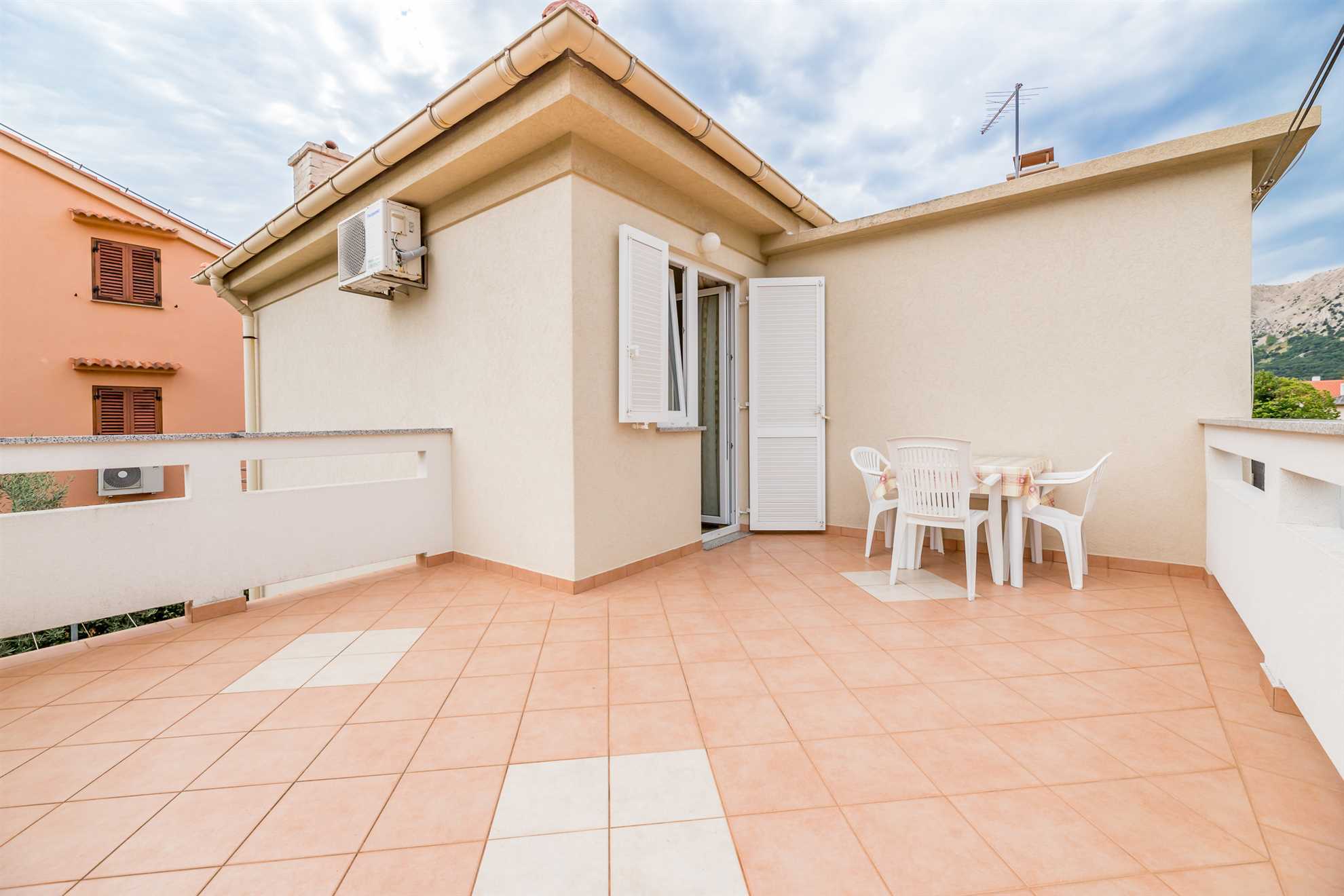 Libera A2 1st Floor - Apartment Baska | Balcony, Parking & Wi-Fi