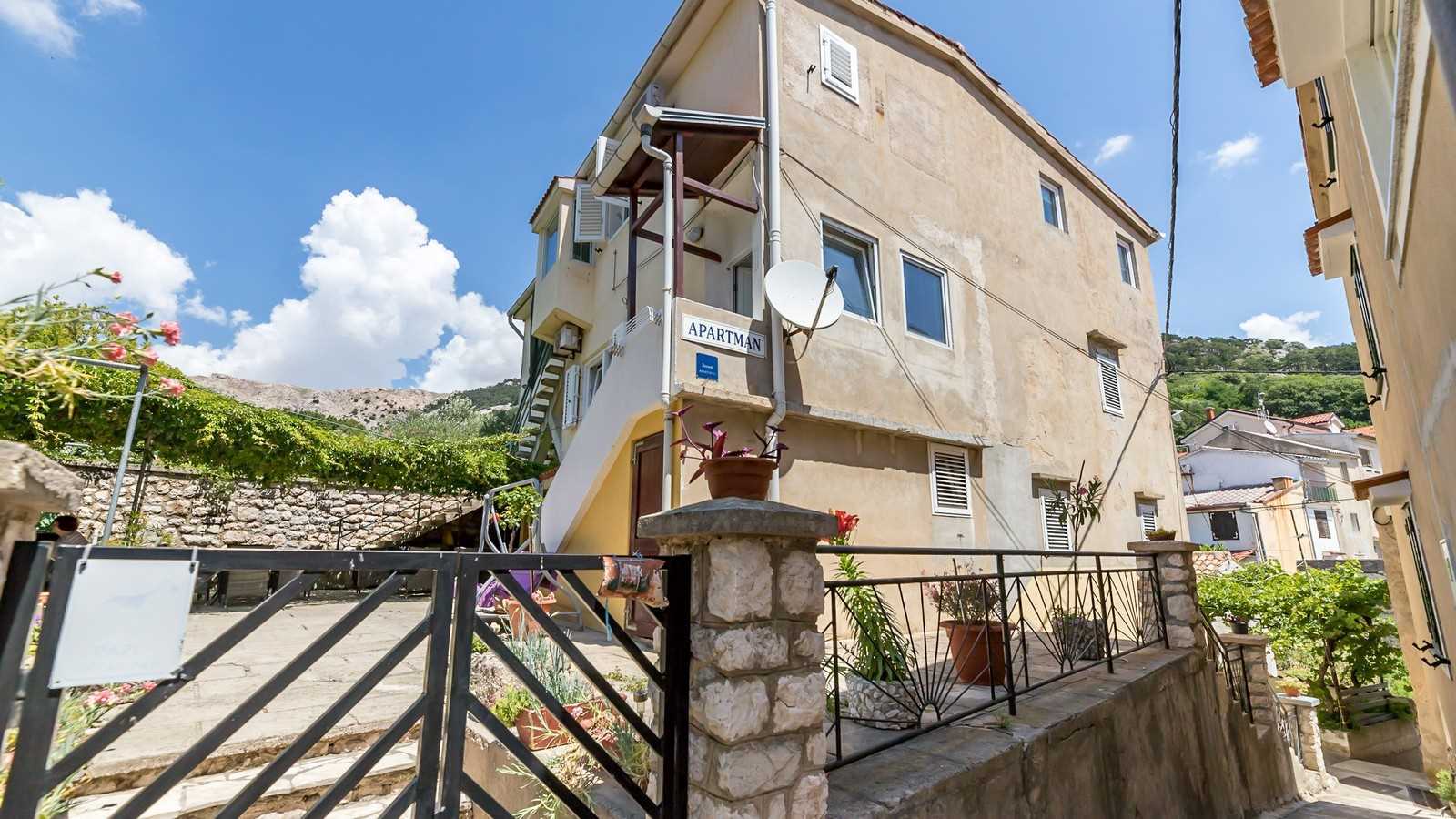 Oldtown II – Apartment in Baska old town near the beach