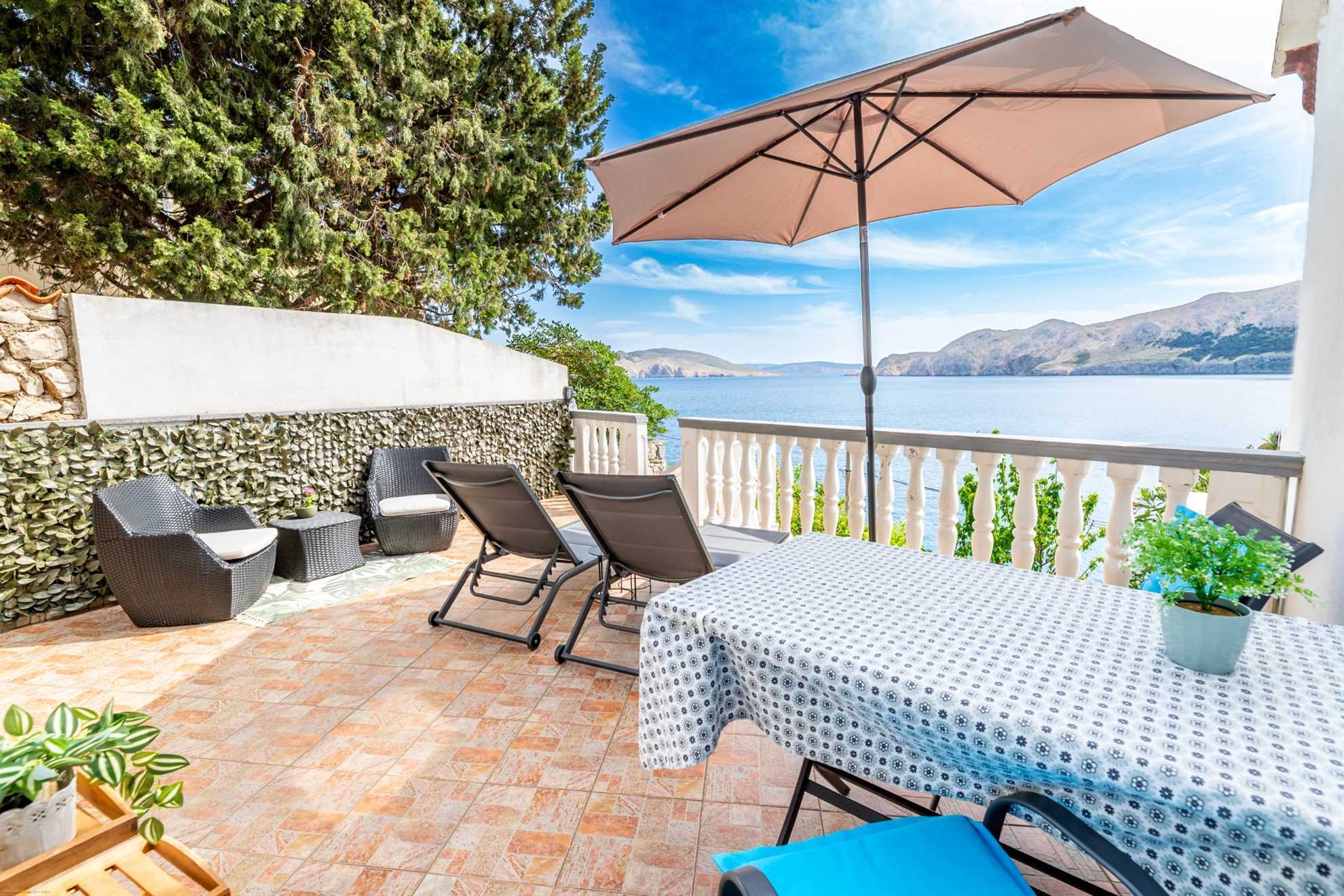 Katarina Studio – Studio apartment in Baska for 2 guests with terrace and sea view