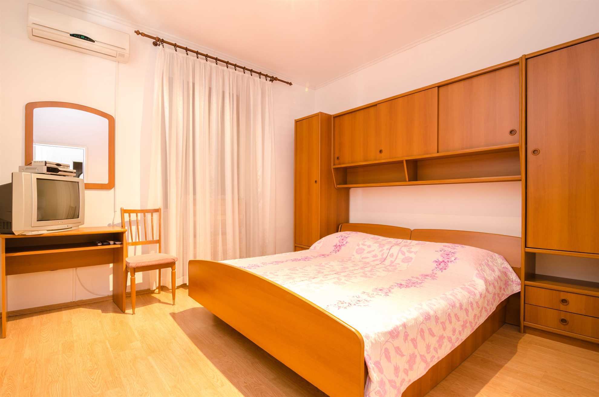 Double room with private external bathroom - Rooms Mozara 1