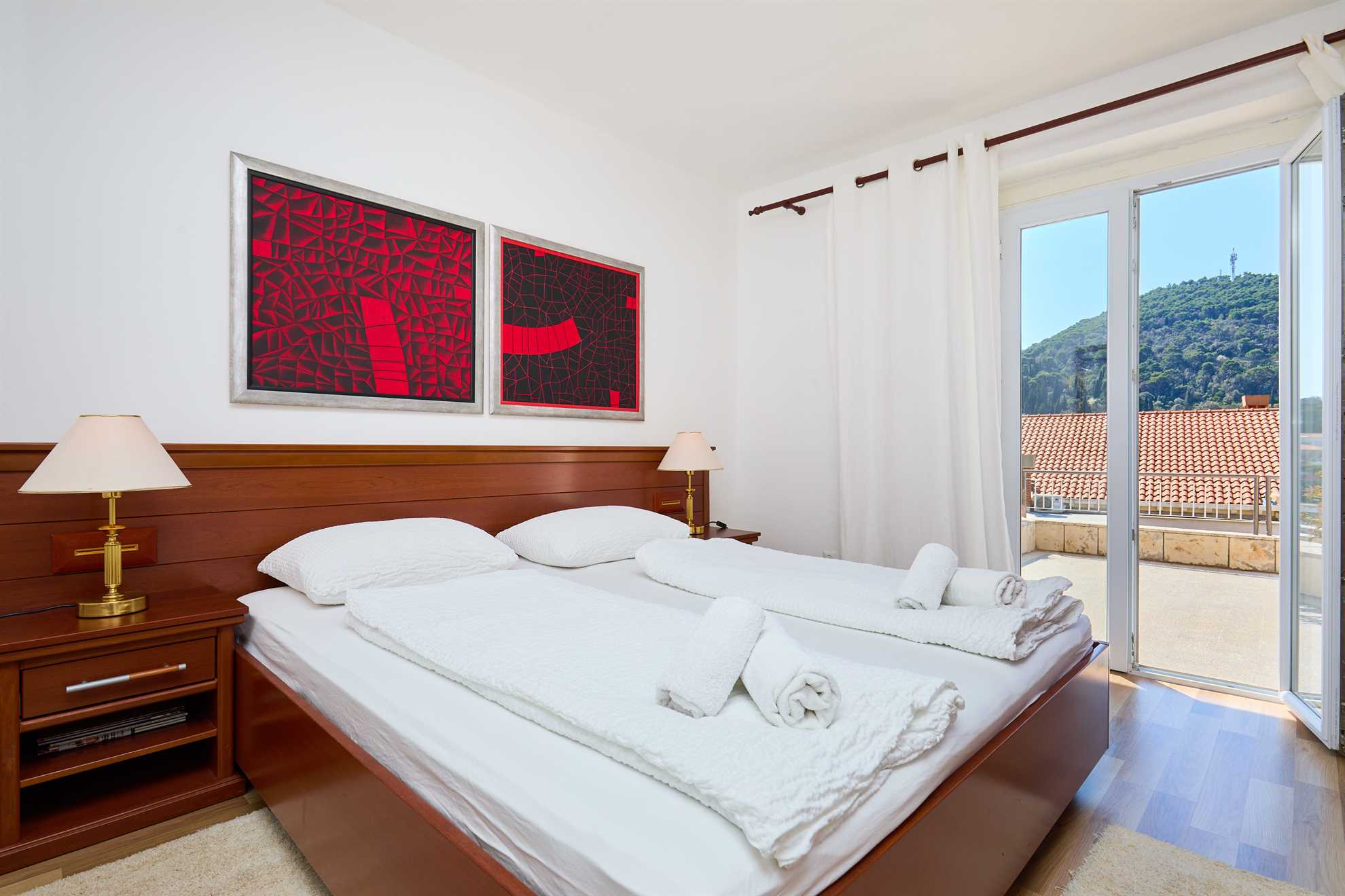 KABLAR'S SUNNY SUITES 2BR apartment with terrace
