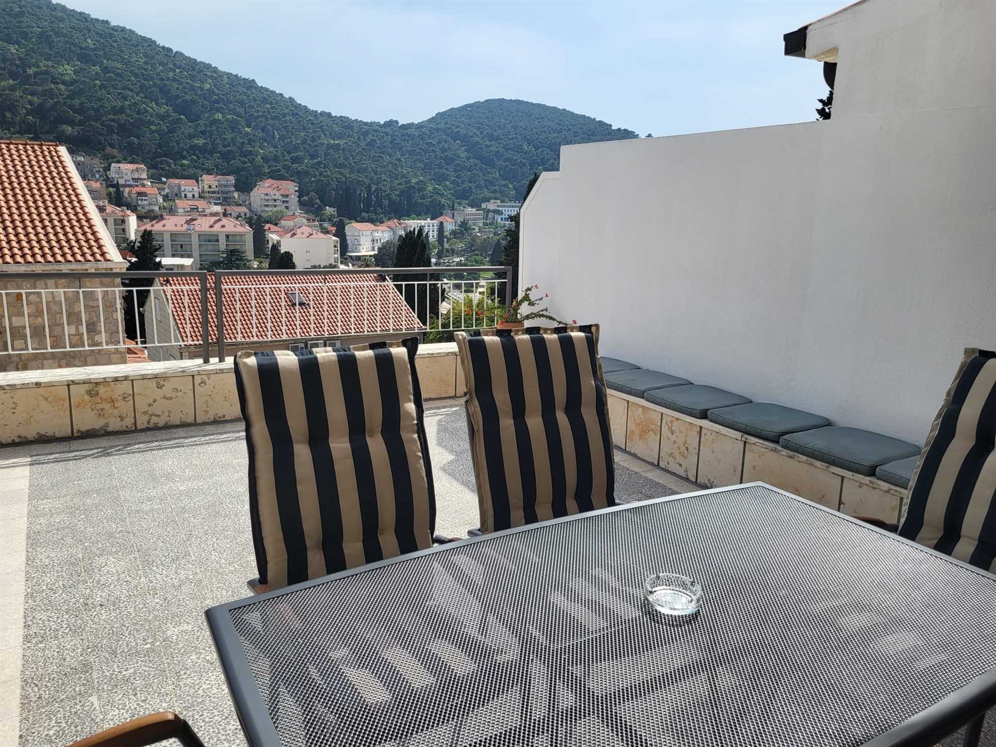 KABLAR'S SUNNY SUITES 2BR apartment with terrace
