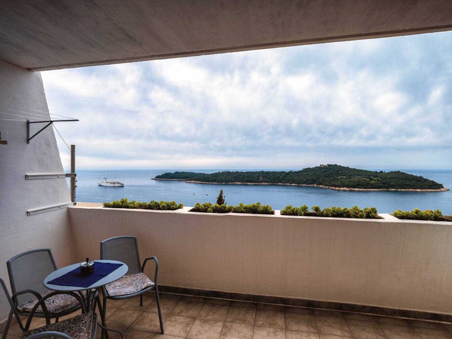 Apartment Moonlight with balcony and sea view