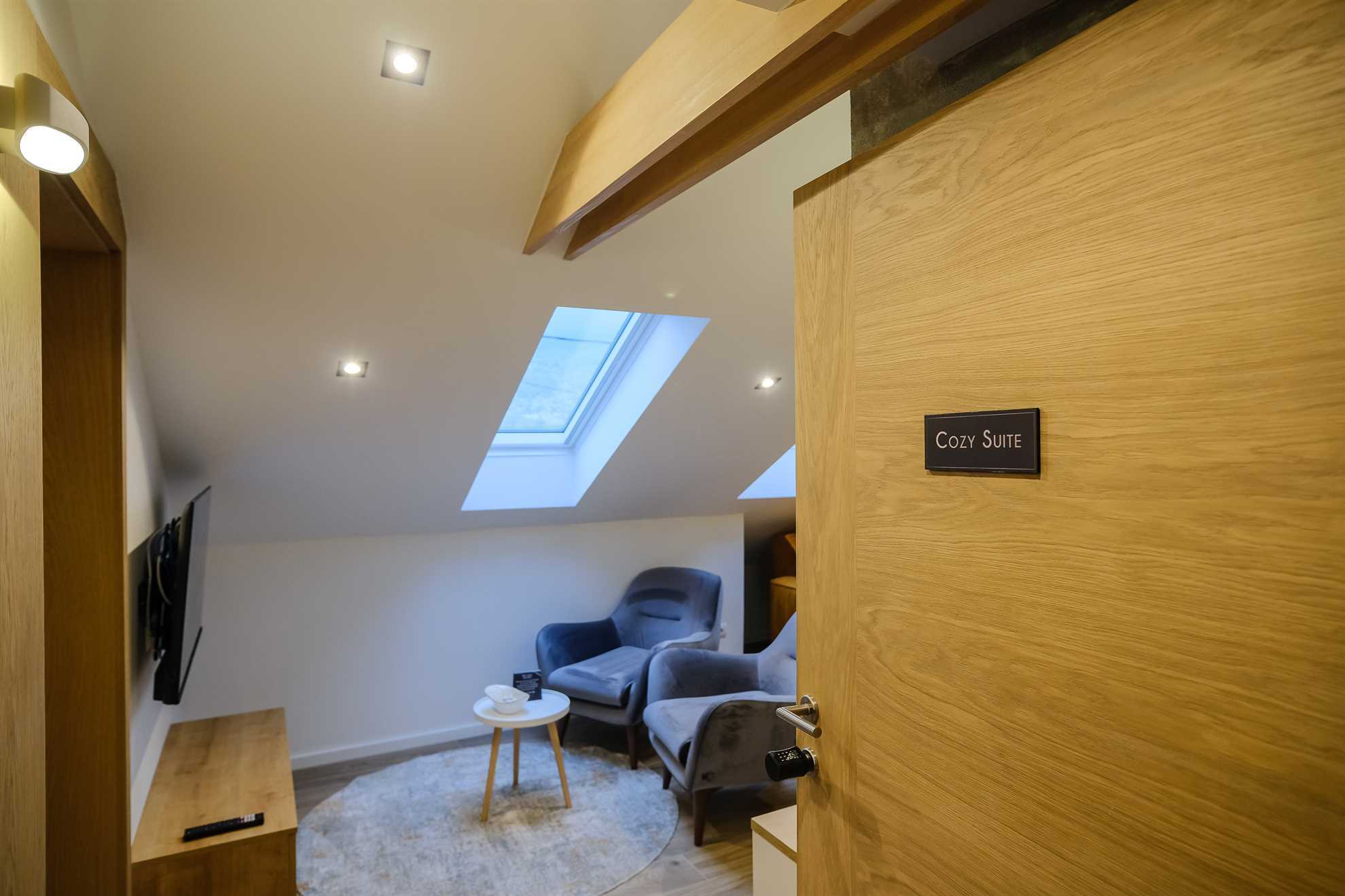 Cozy Suite at Mayisa Apartments